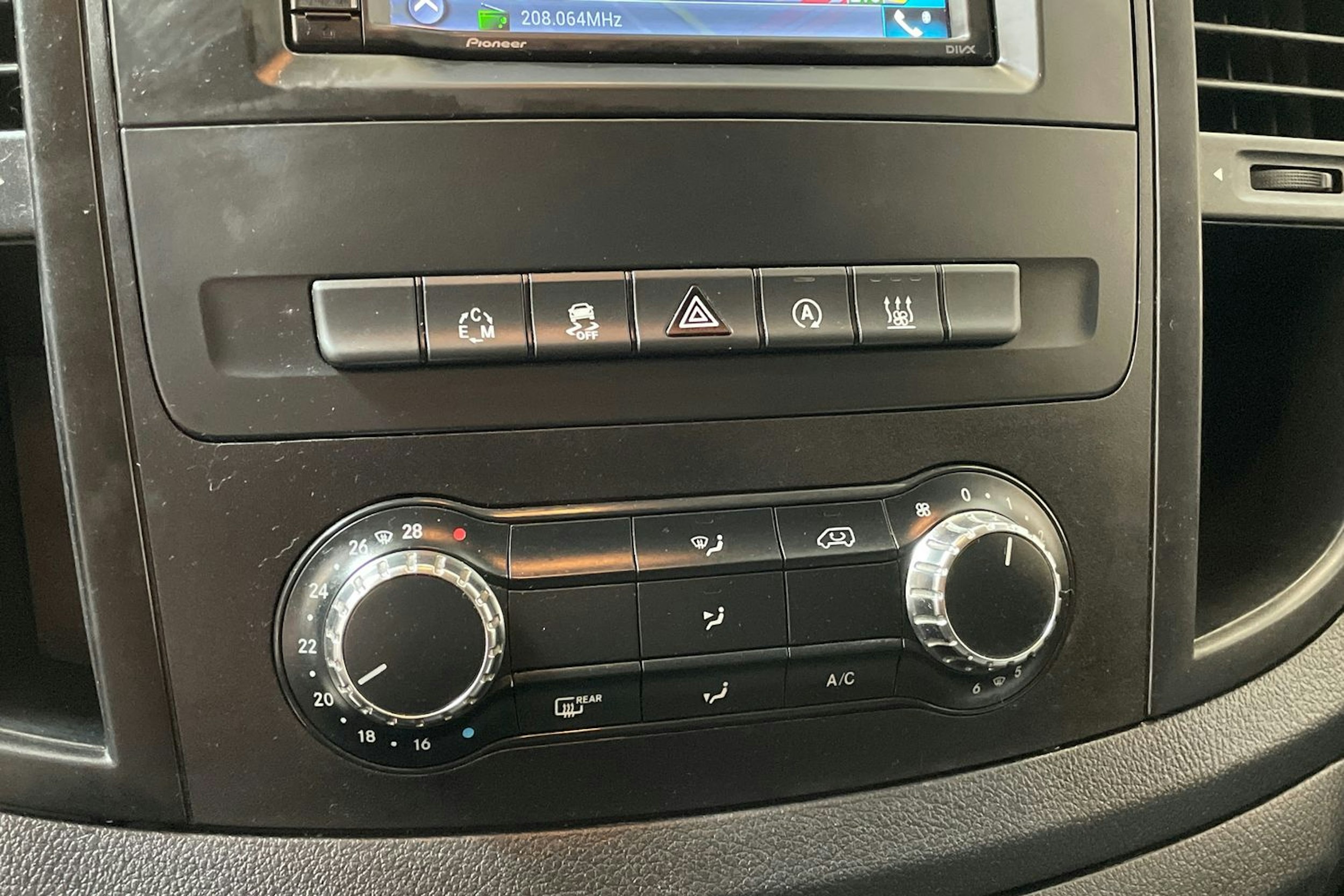 musta Mercedes-Benz Vito 2018 kuva 19.