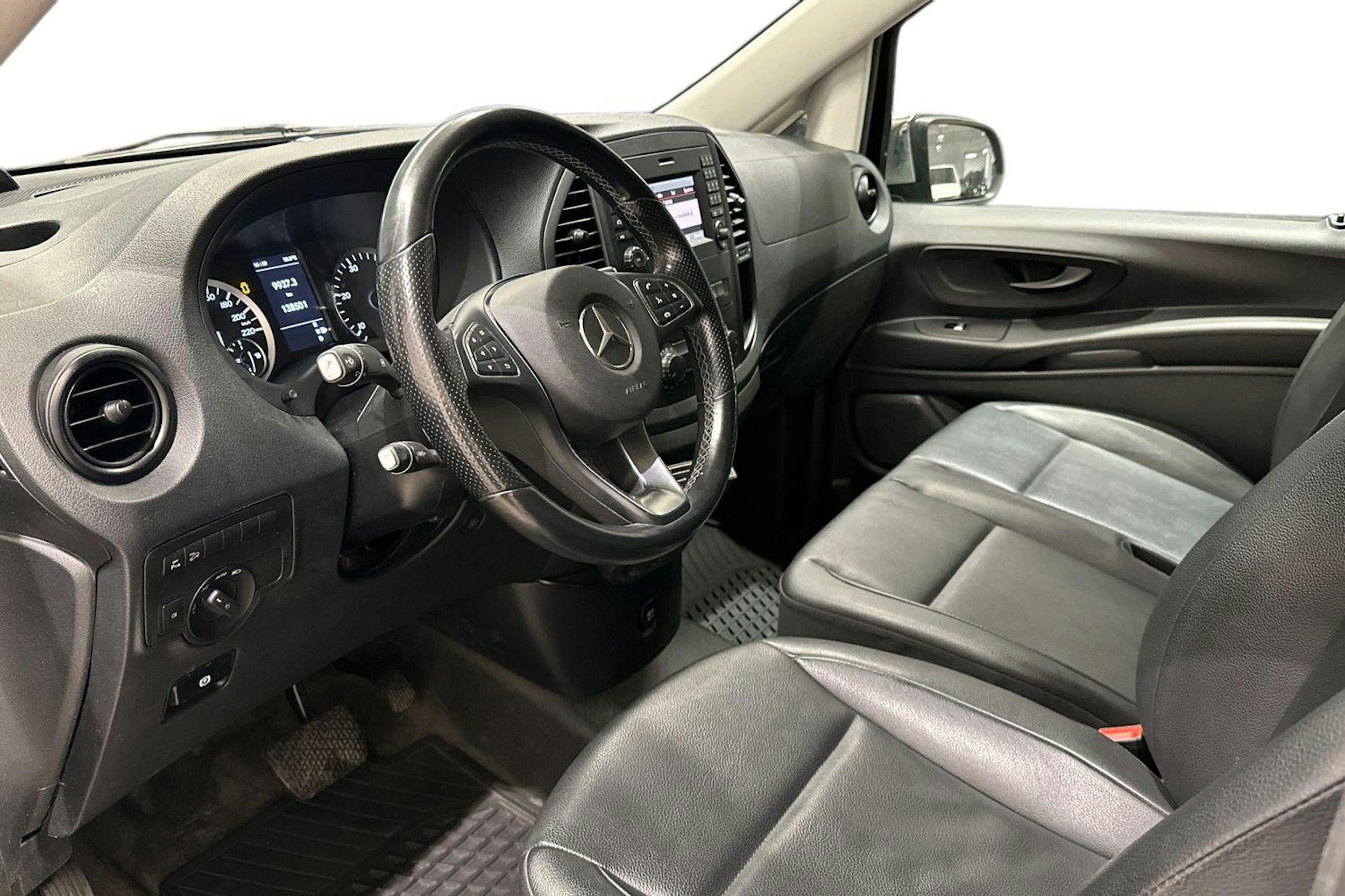 Musta Mercedes-Benz VITO 2018 kuva 7.