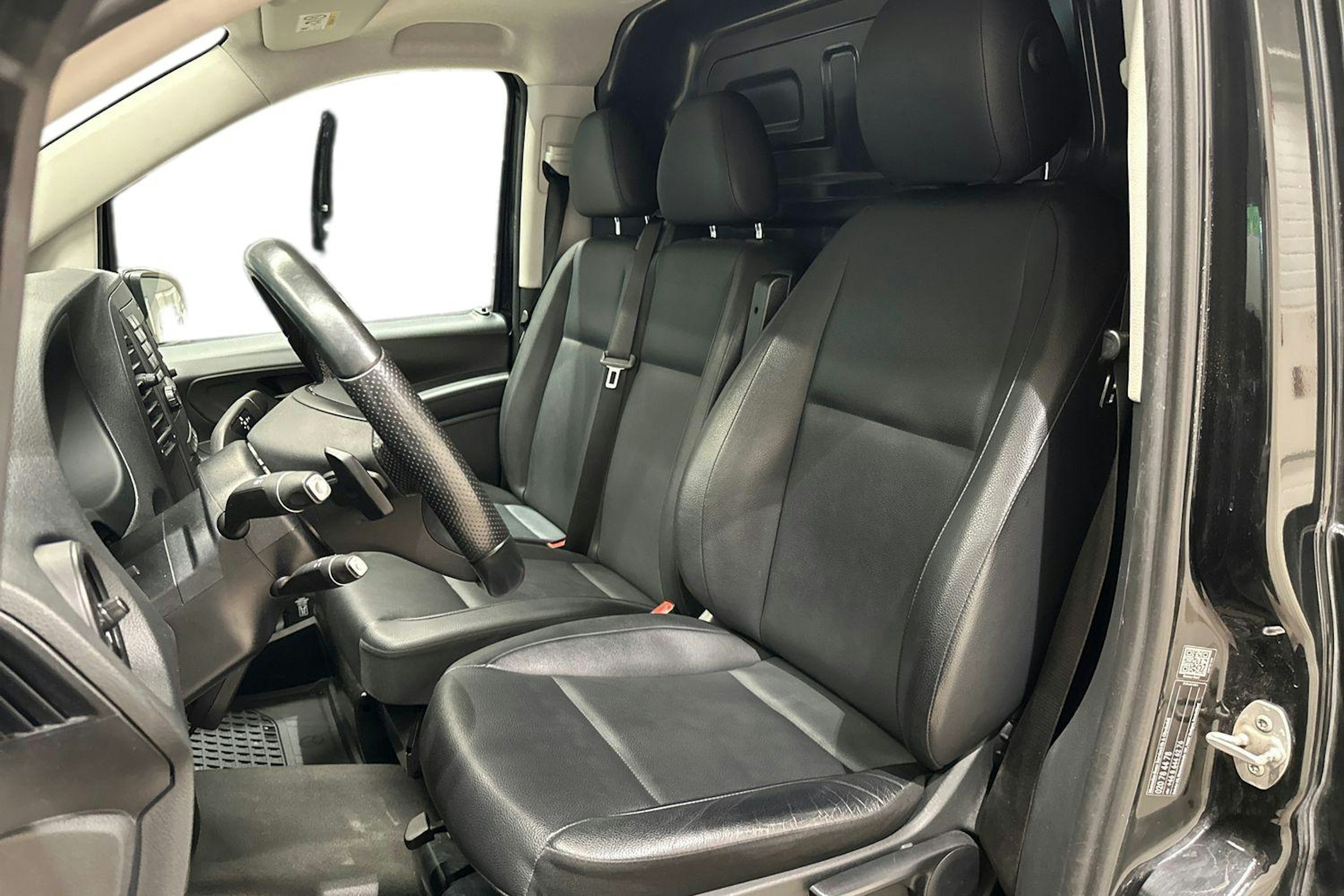 Musta Mercedes-Benz VITO 2018 kuva 10.