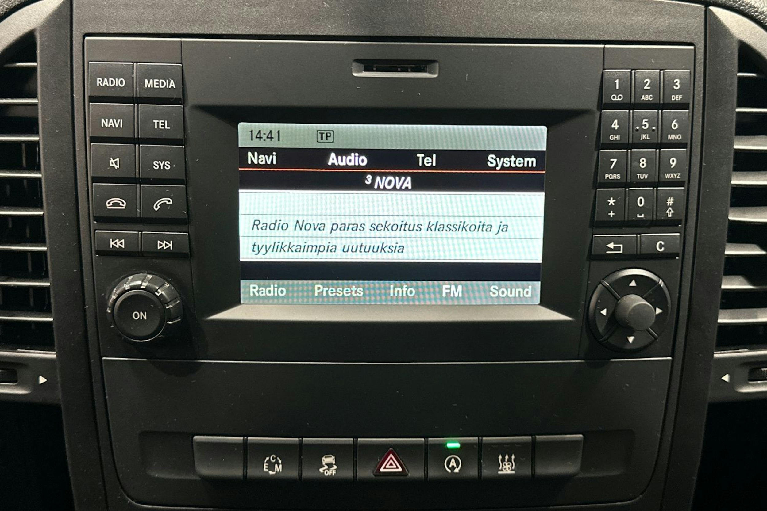 Musta Mercedes-Benz VITO 2018 kuva 20.