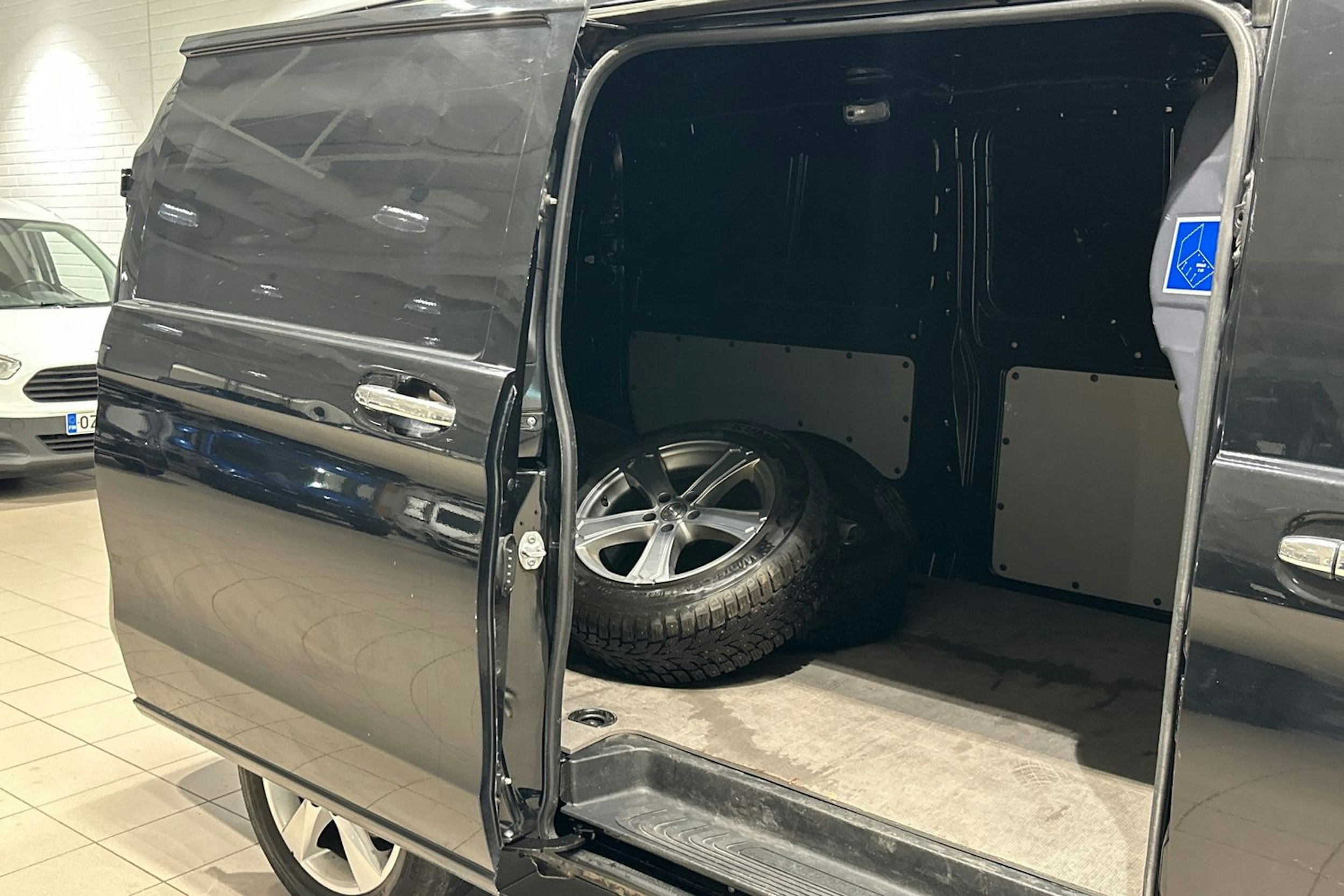 Musta Mercedes-Benz VITO 2018 kuva 26.
