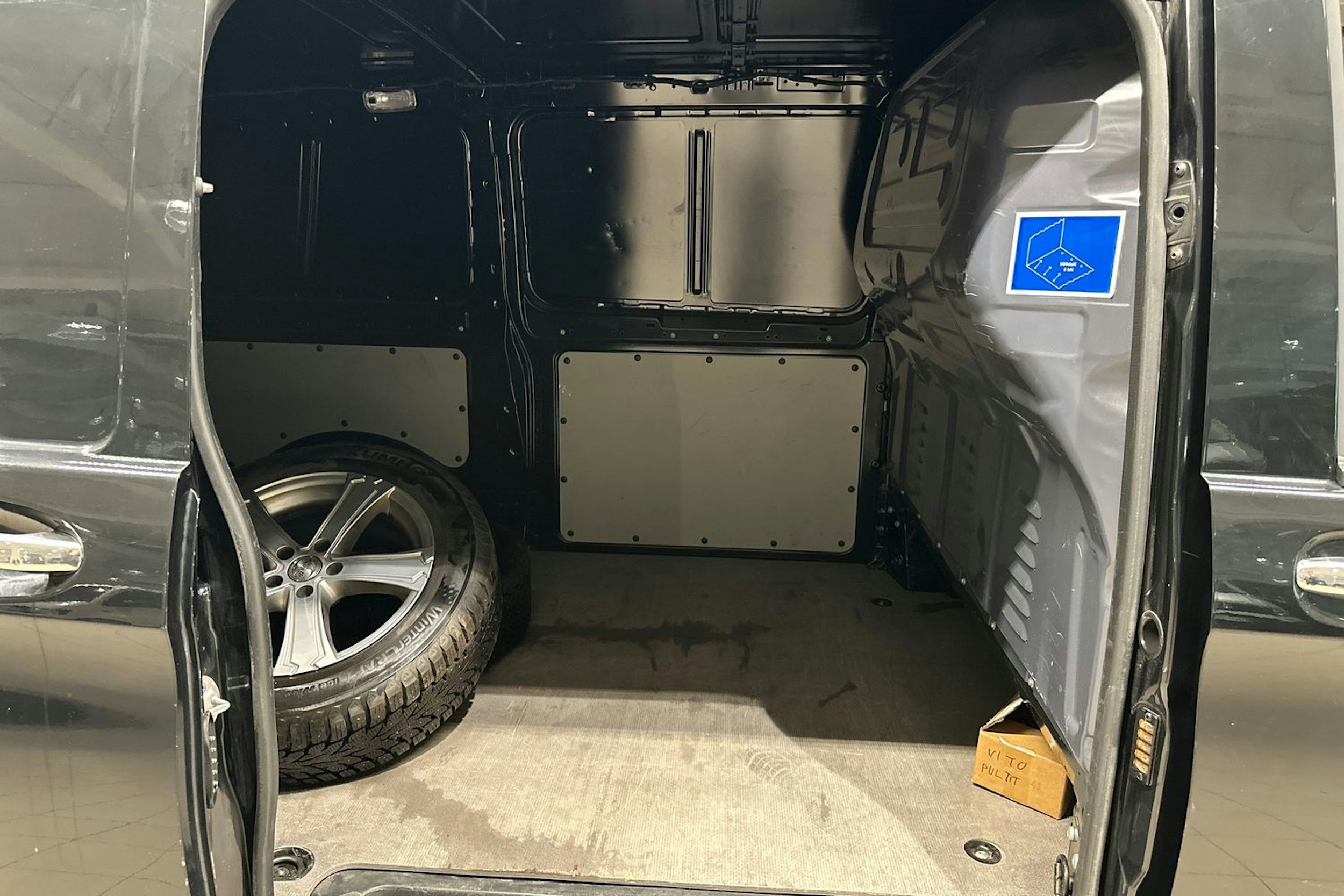 Musta Mercedes-Benz VITO 2018 kuva 27.