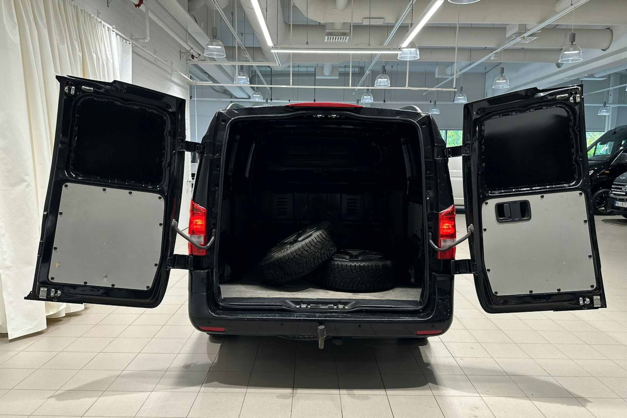 Musta Mercedes-Benz VITO 2018 kuva 30.