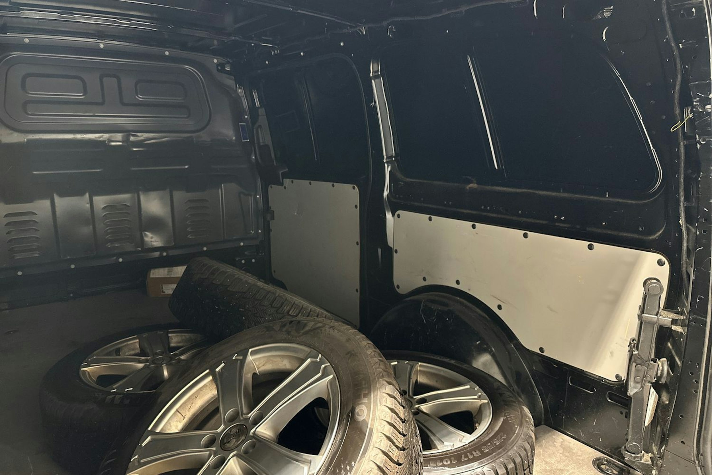 Musta Mercedes-Benz VITO 2018 kuva 32.