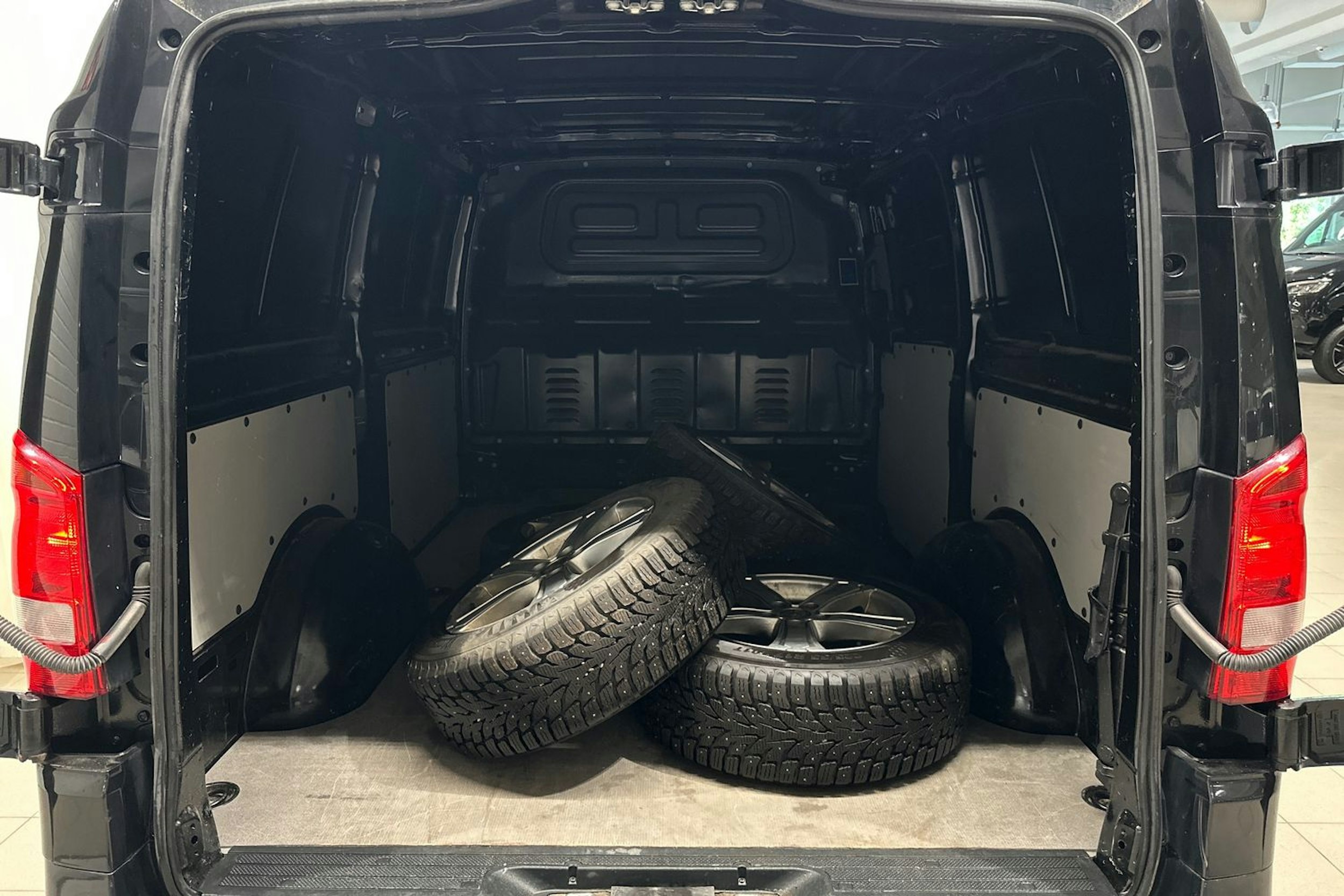 Musta Mercedes-Benz VITO 2018 kuva 33.