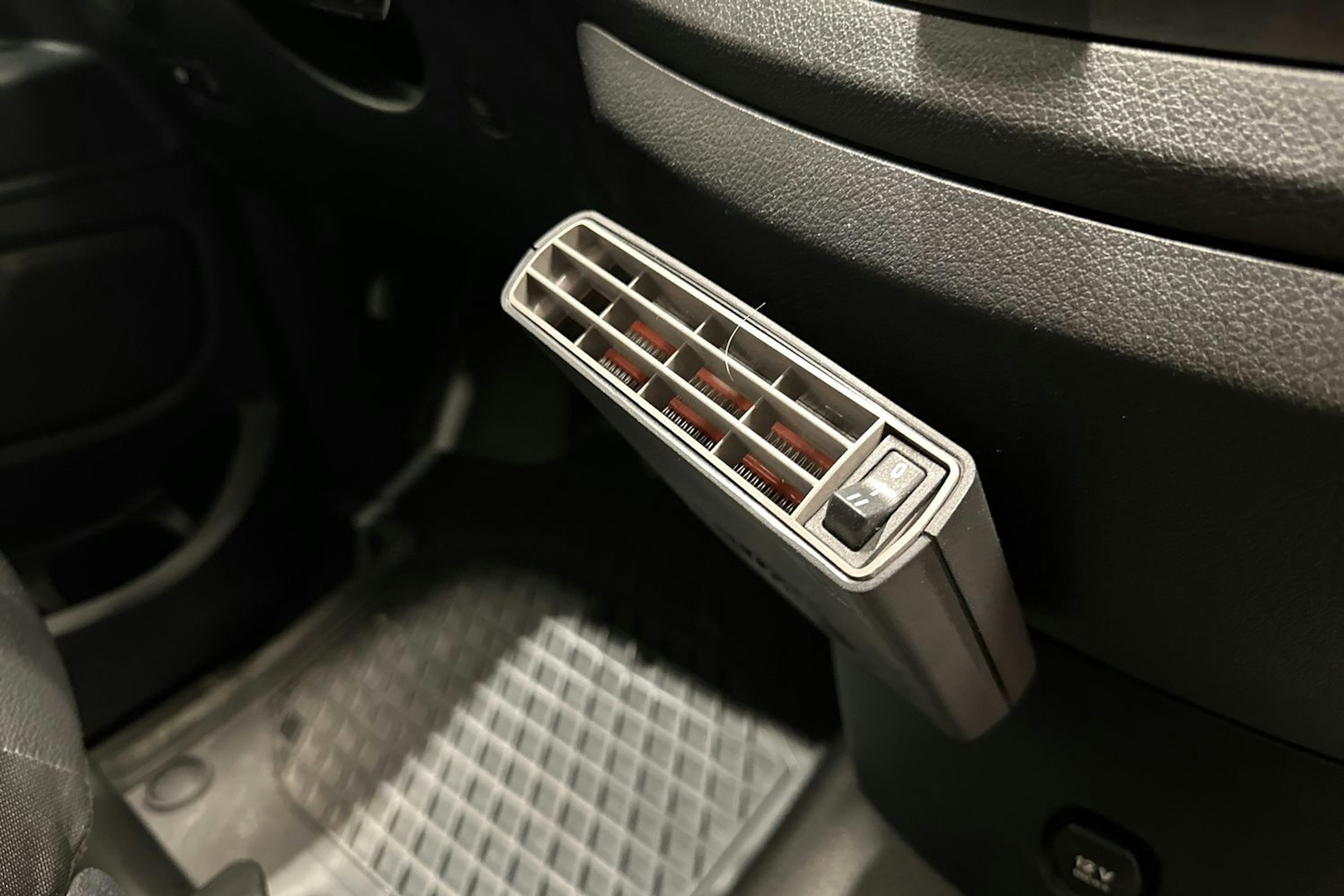 Musta Mercedes-Benz VITO 2018 kuva 36.