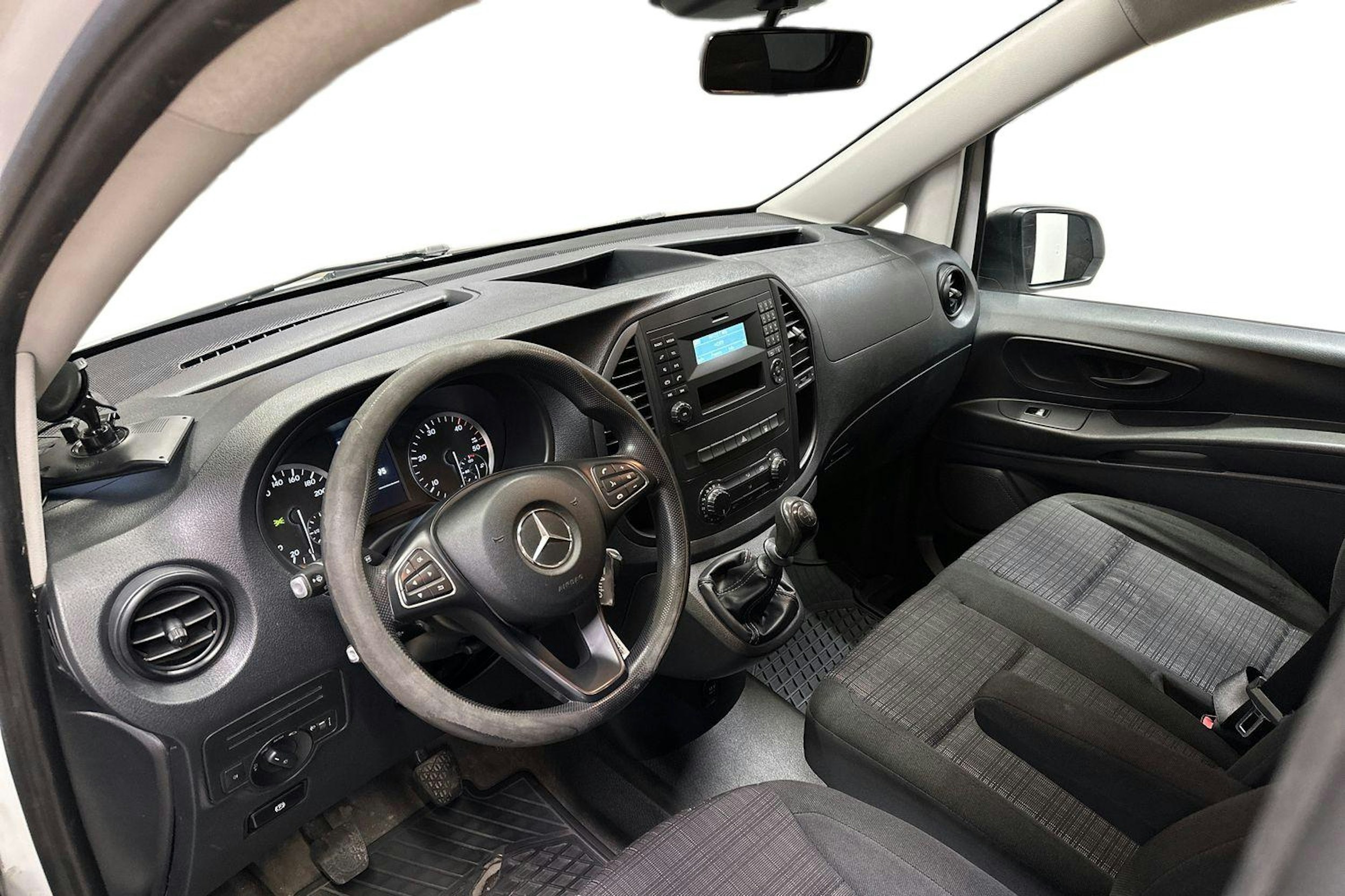 valkoinen Mercedes-Benz Vito 2018 kuva 9.