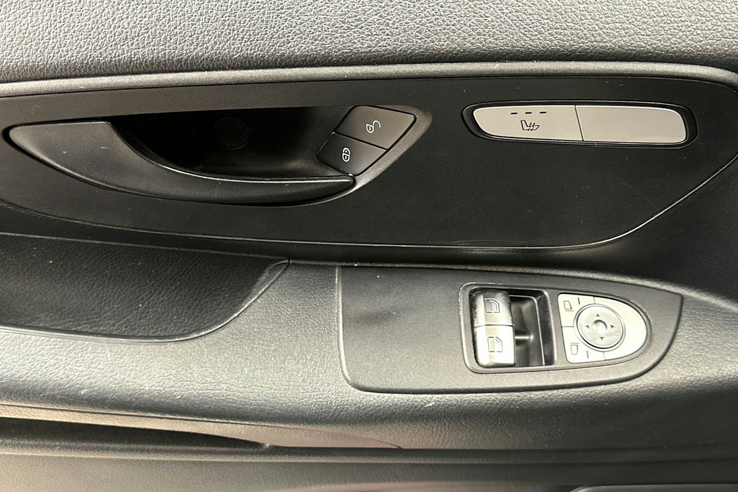 valkoinen Mercedes-Benz Vito 2018 kuva 13.