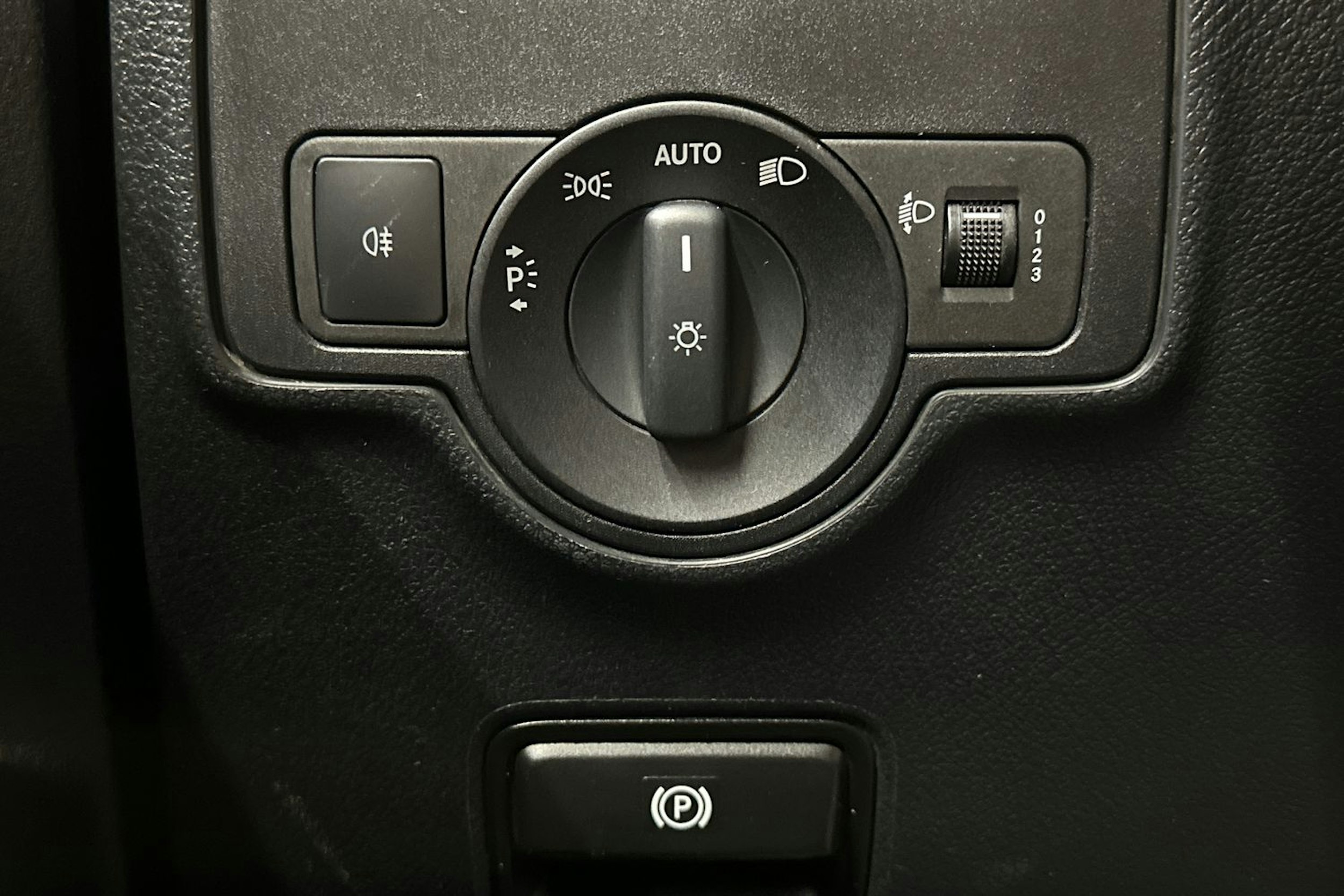 valkoinen Mercedes-Benz Vito 2018 kuva 15.