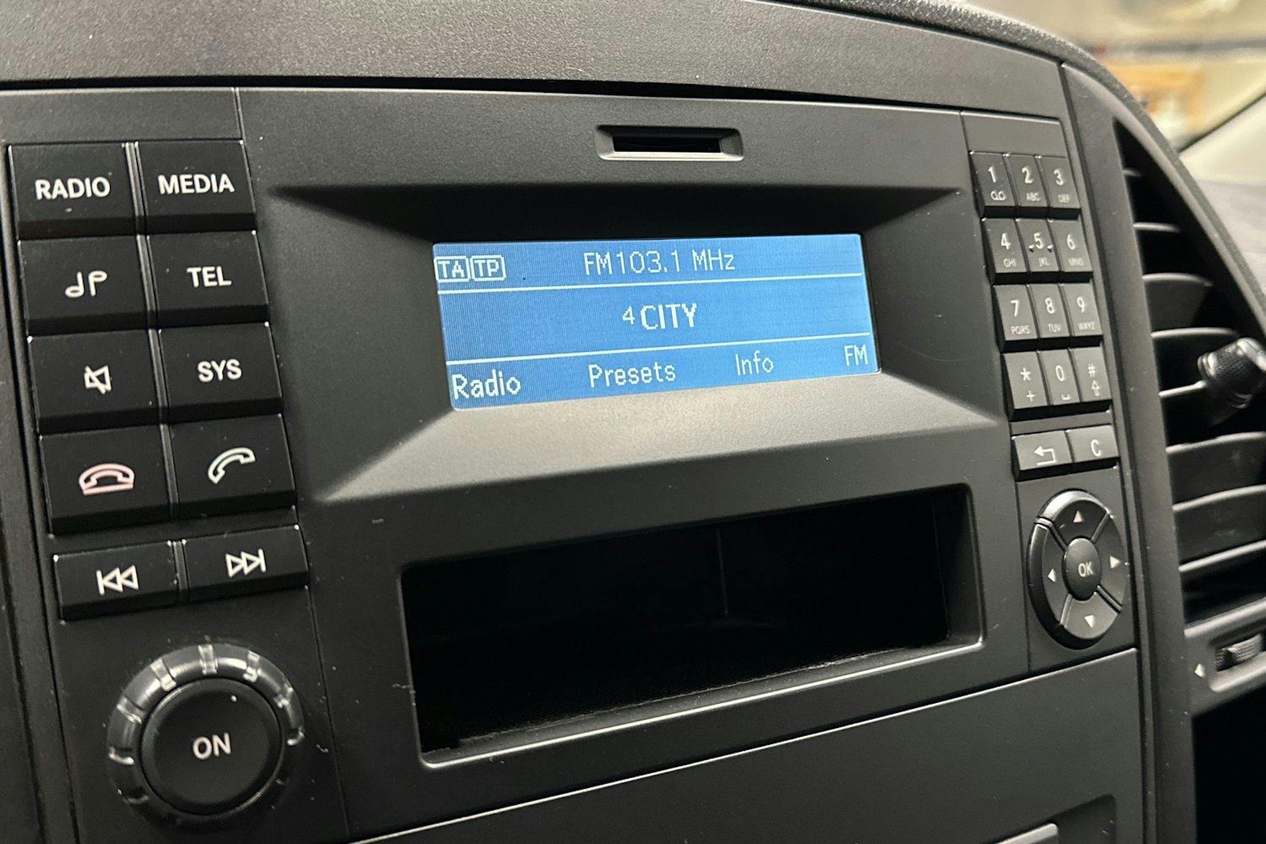 valkoinen Mercedes-Benz Vito 2018 kuva 19.