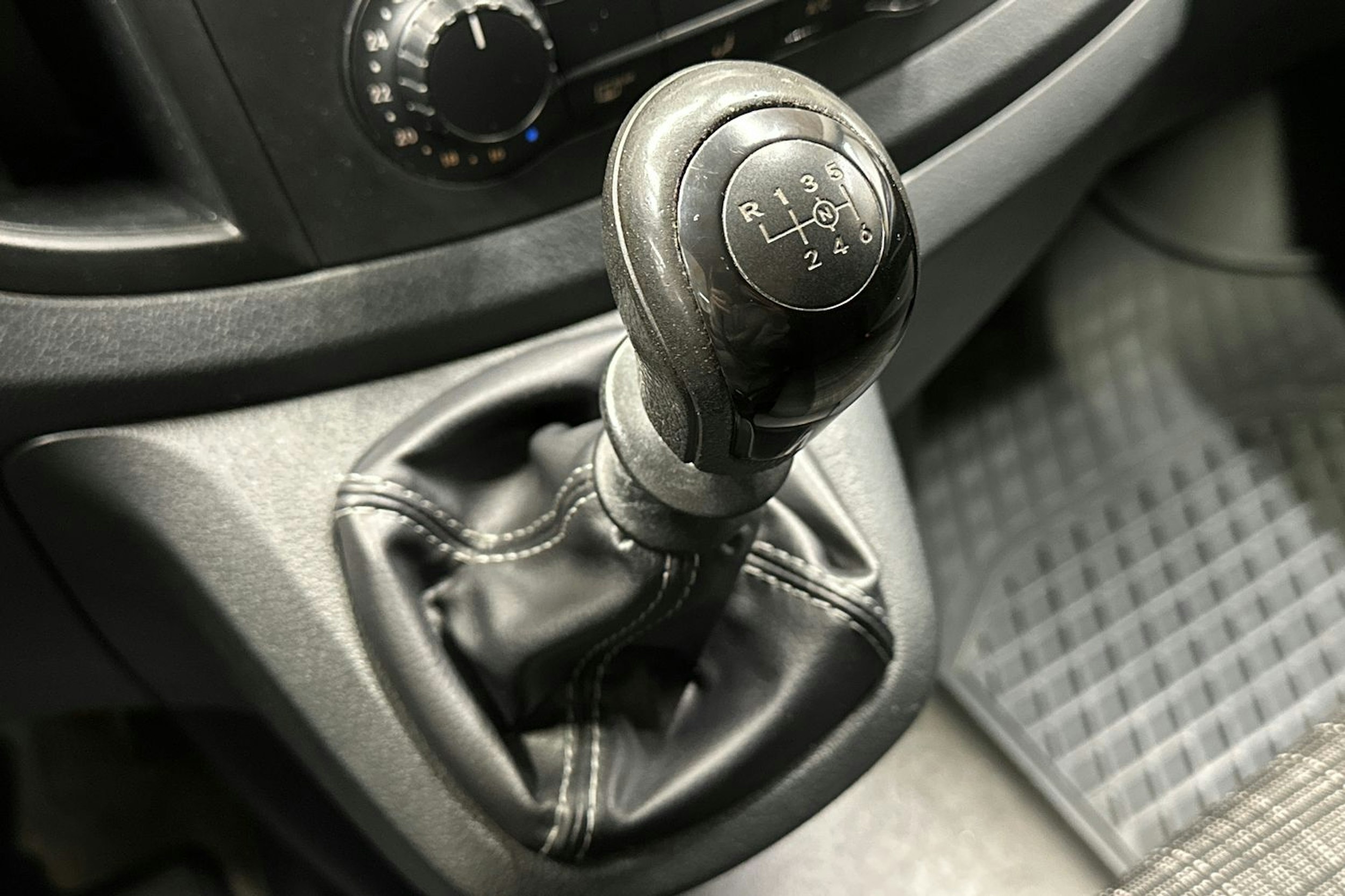 valkoinen Mercedes-Benz Vito 2018 kuva 23.