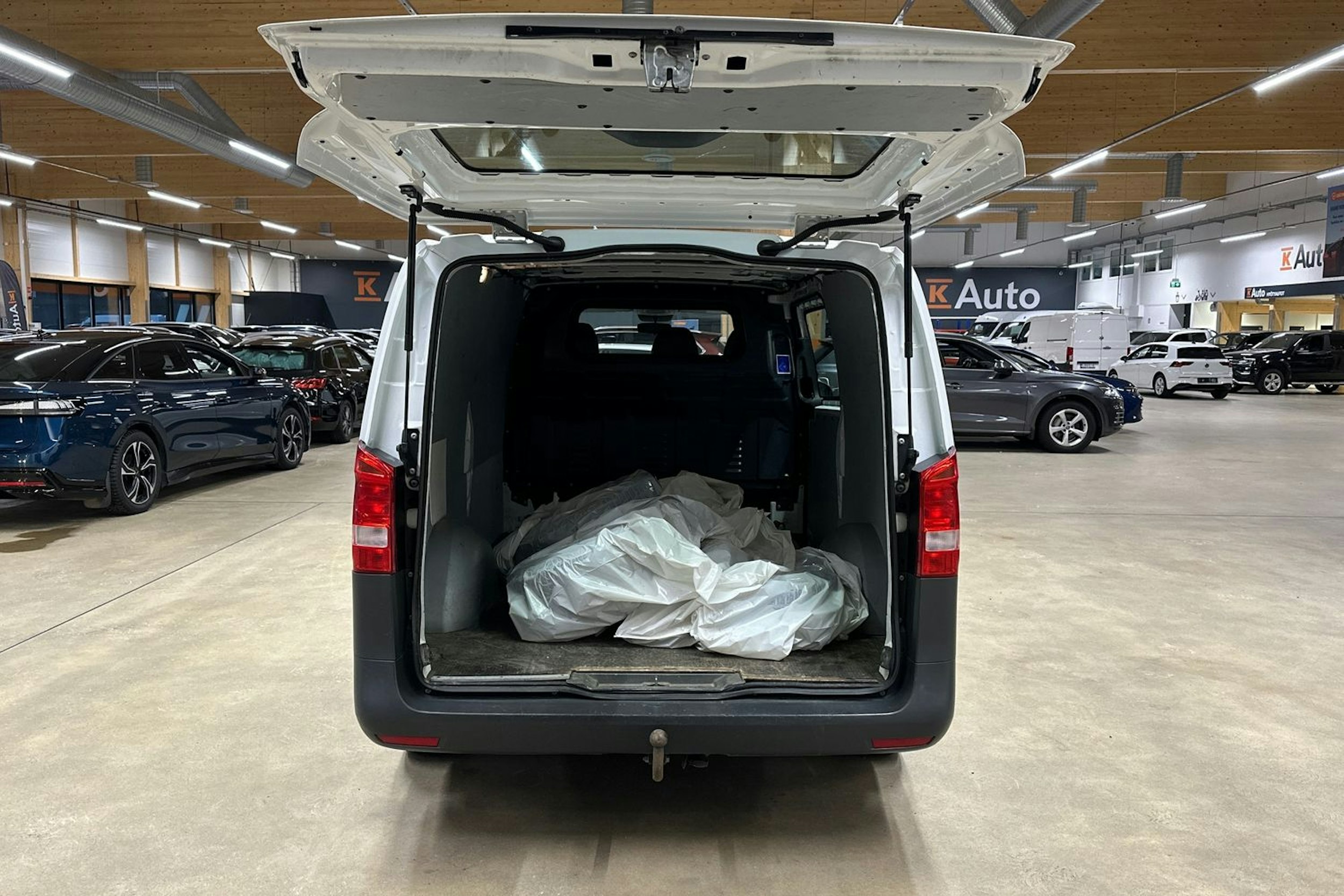 valkoinen Mercedes-Benz Vito 2018 kuva 26.