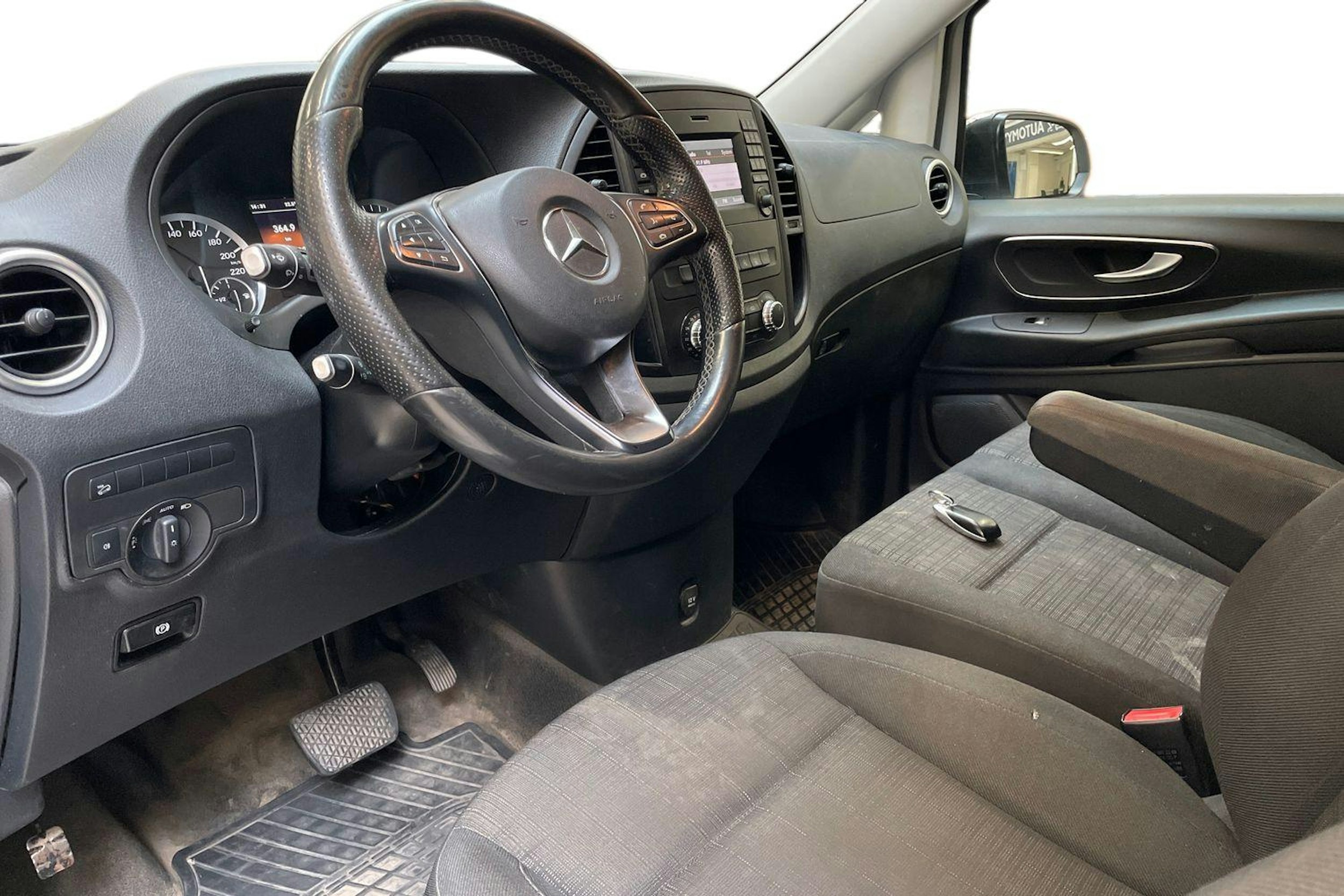 valkoinen Mercedes-Benz Vito 2018 kuva 3.