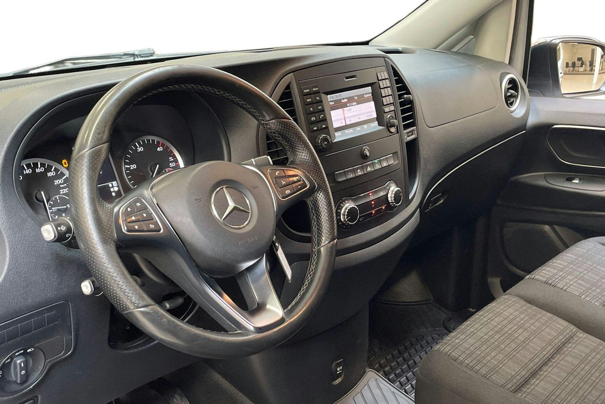 valkoinen Mercedes-Benz Vito 2018 kuva 9.