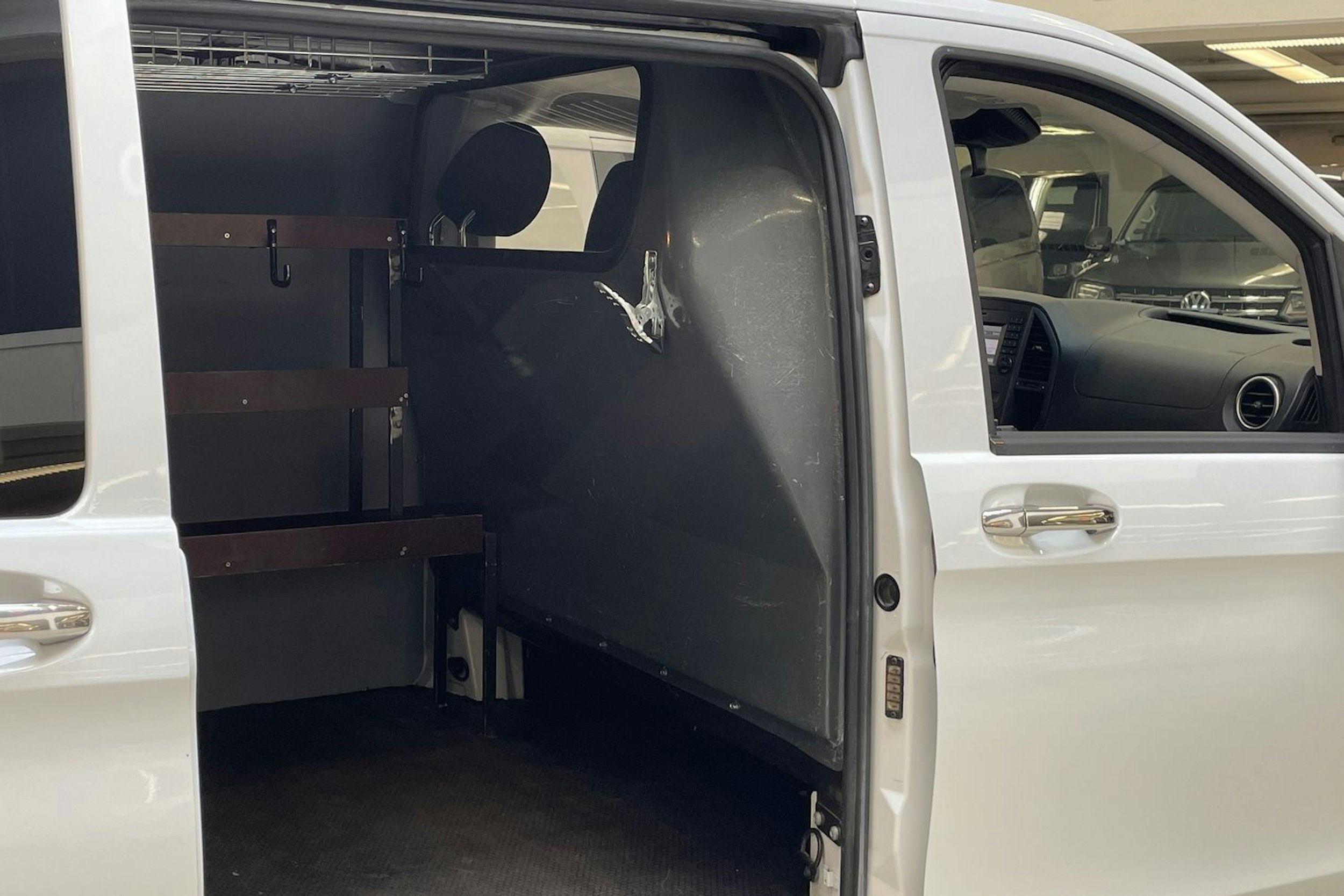 valkoinen Mercedes-Benz Vito 2018 kuva 13.