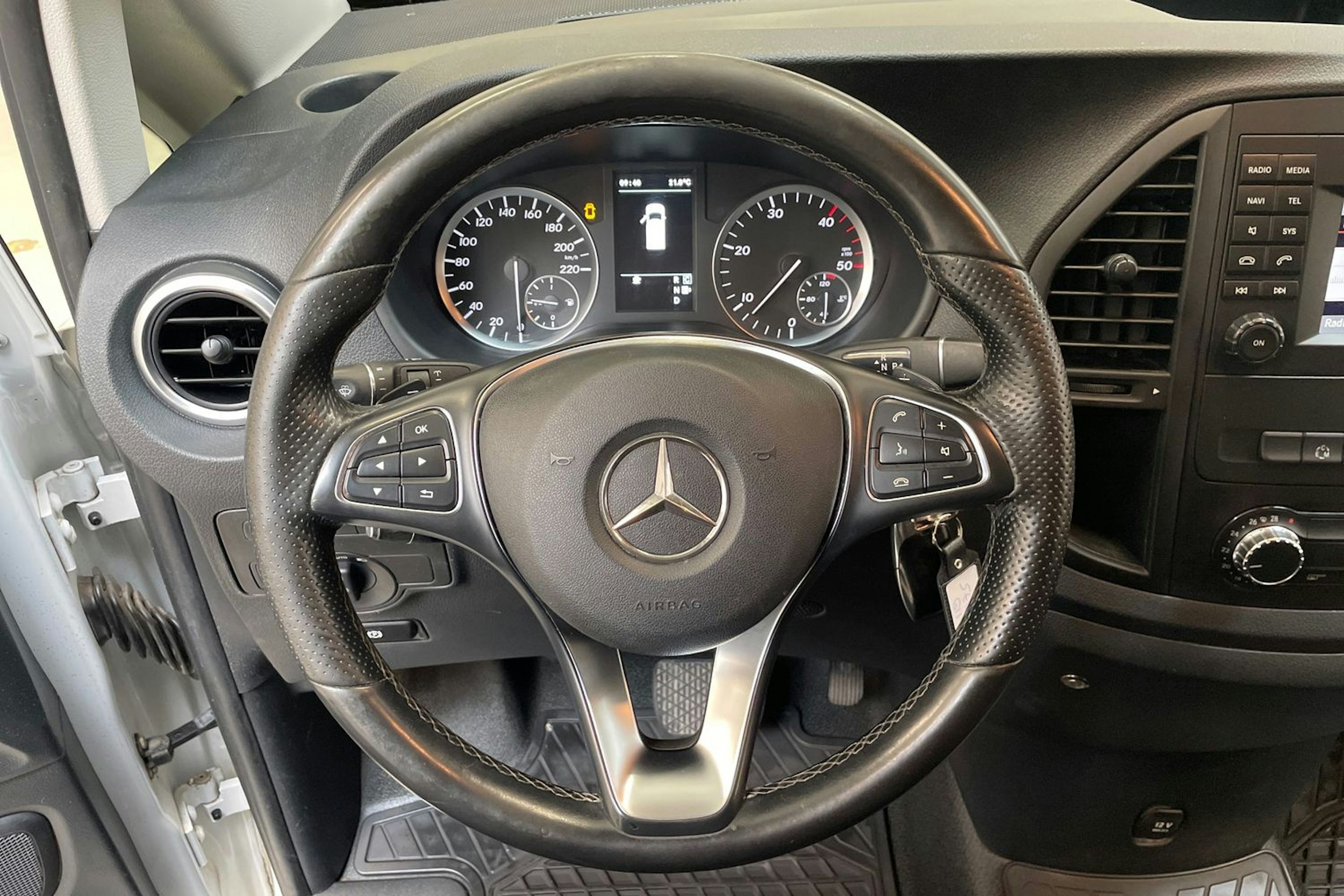 valkoinen Mercedes-Benz Vito 2018 kuva 16.