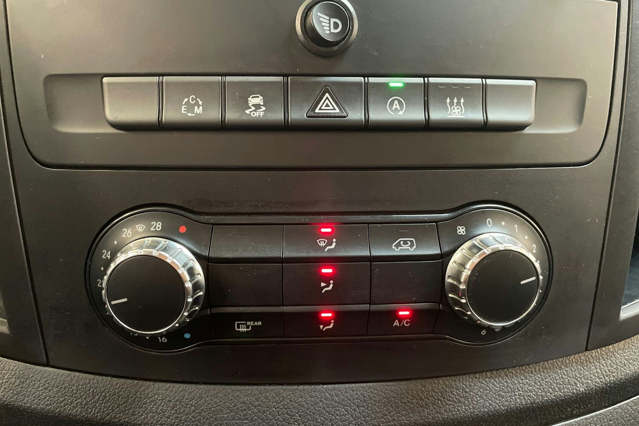 valkoinen Mercedes-Benz Vito 2018 kuva 24.