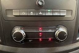 valkoinen Mercedes-Benz Vito 2018 kuva 24.