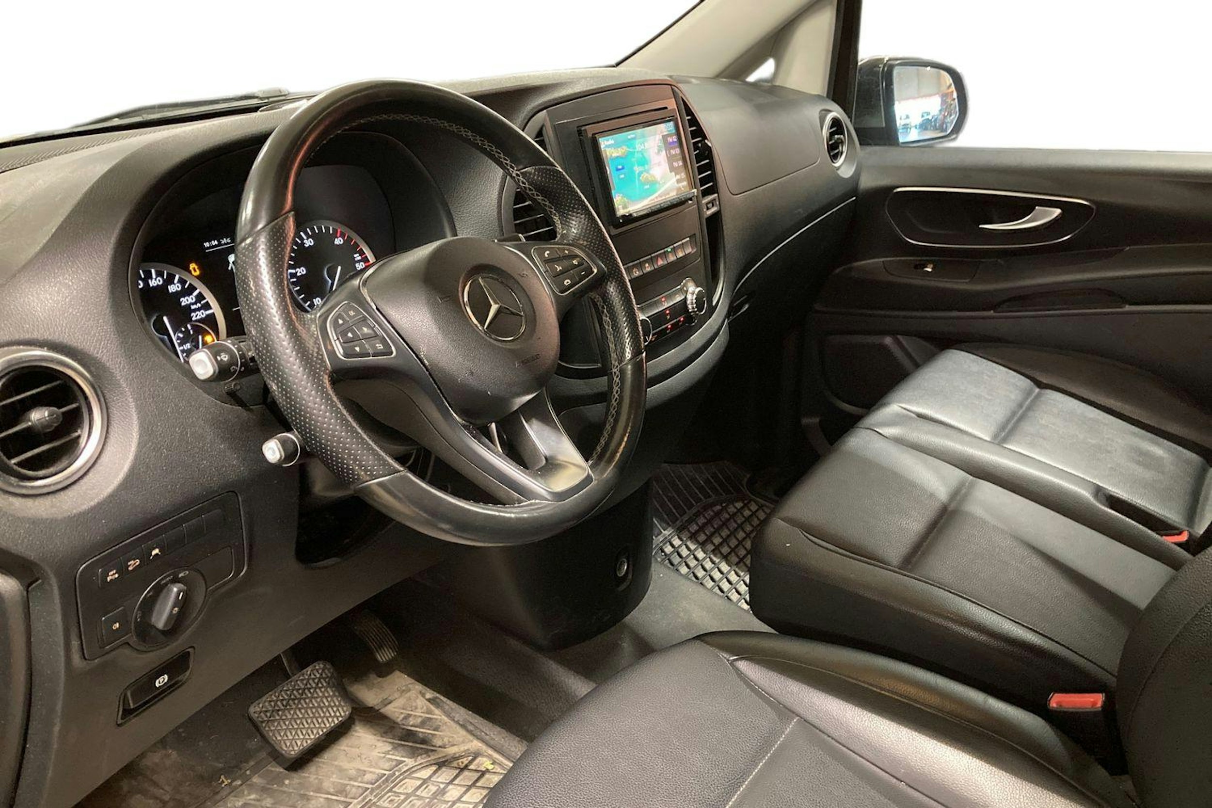 ruskea (beige) Mercedes-Benz Vito 2018 kuva 3.