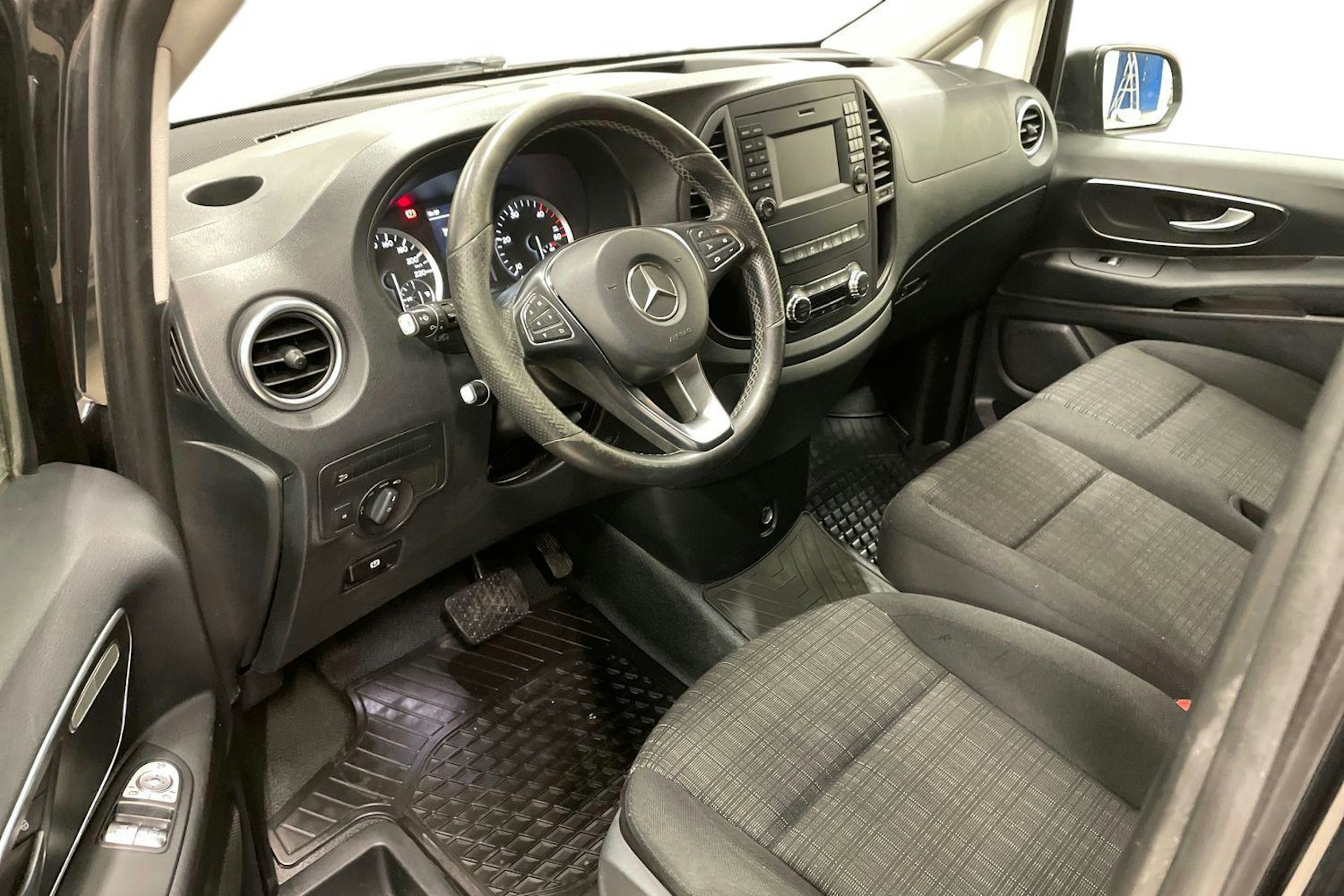musta Mercedes-Benz Vito 2018 kuva 6.