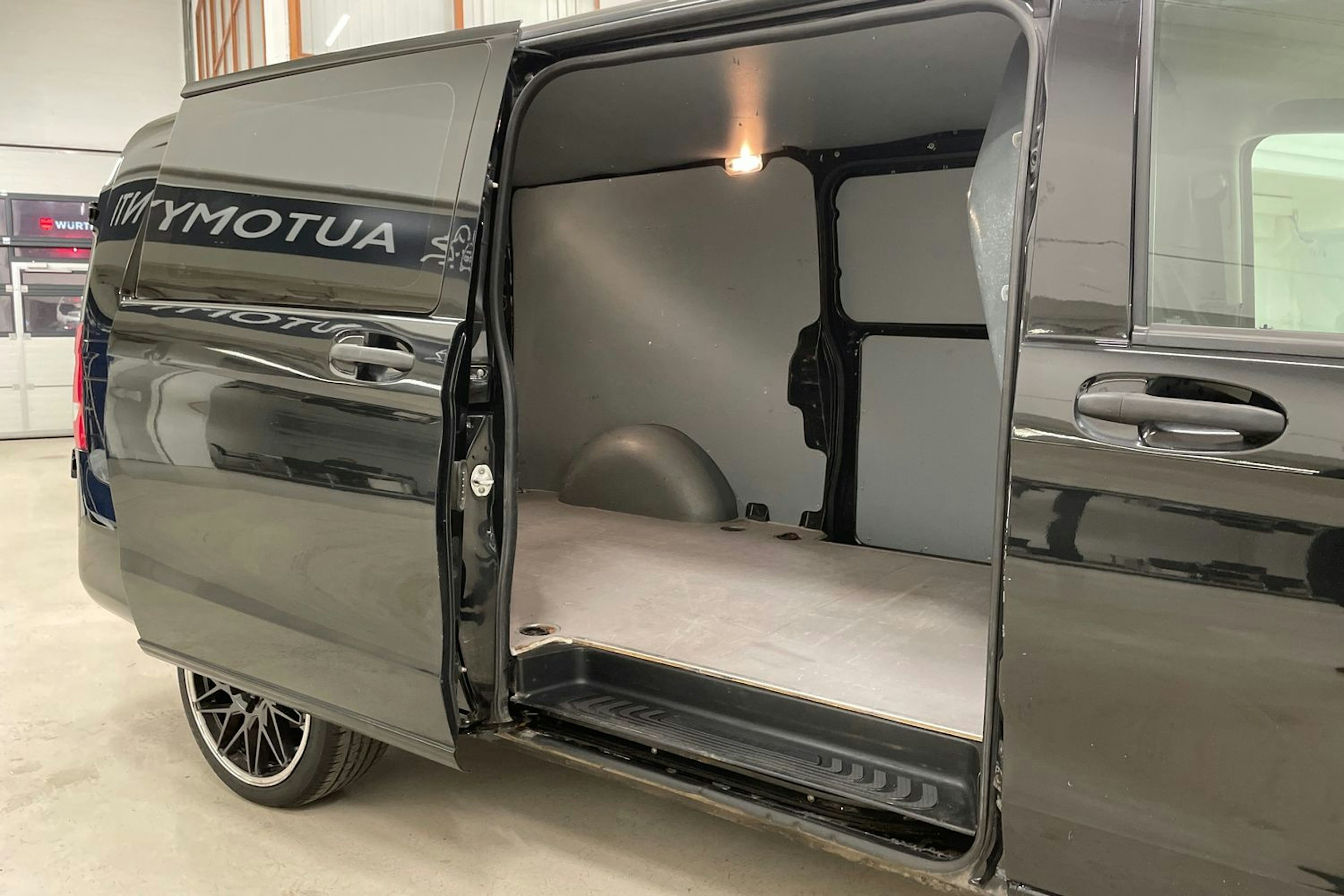 musta Mercedes-Benz Vito 2018 kuva 11.