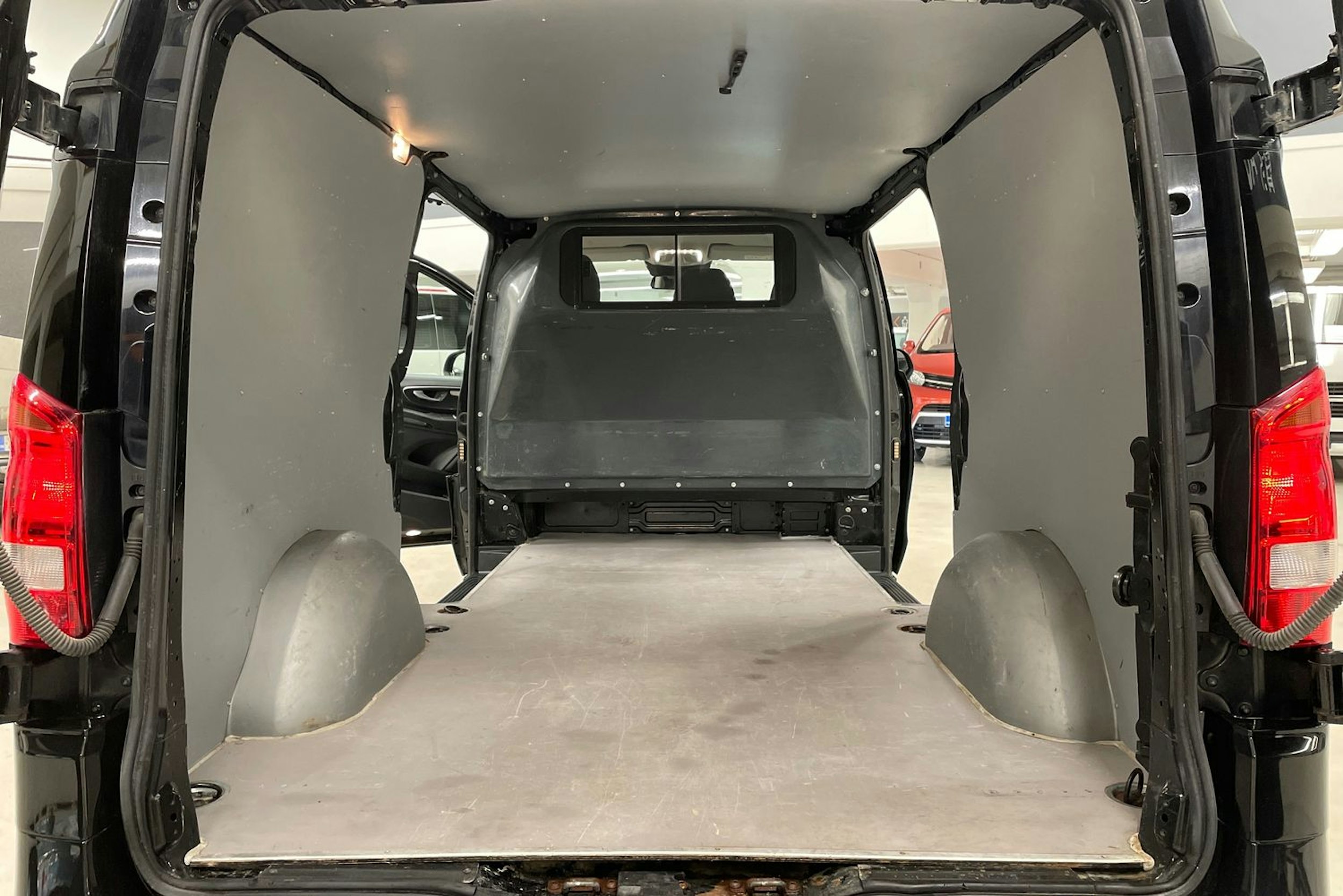 musta Mercedes-Benz Vito 2018 kuva 24.