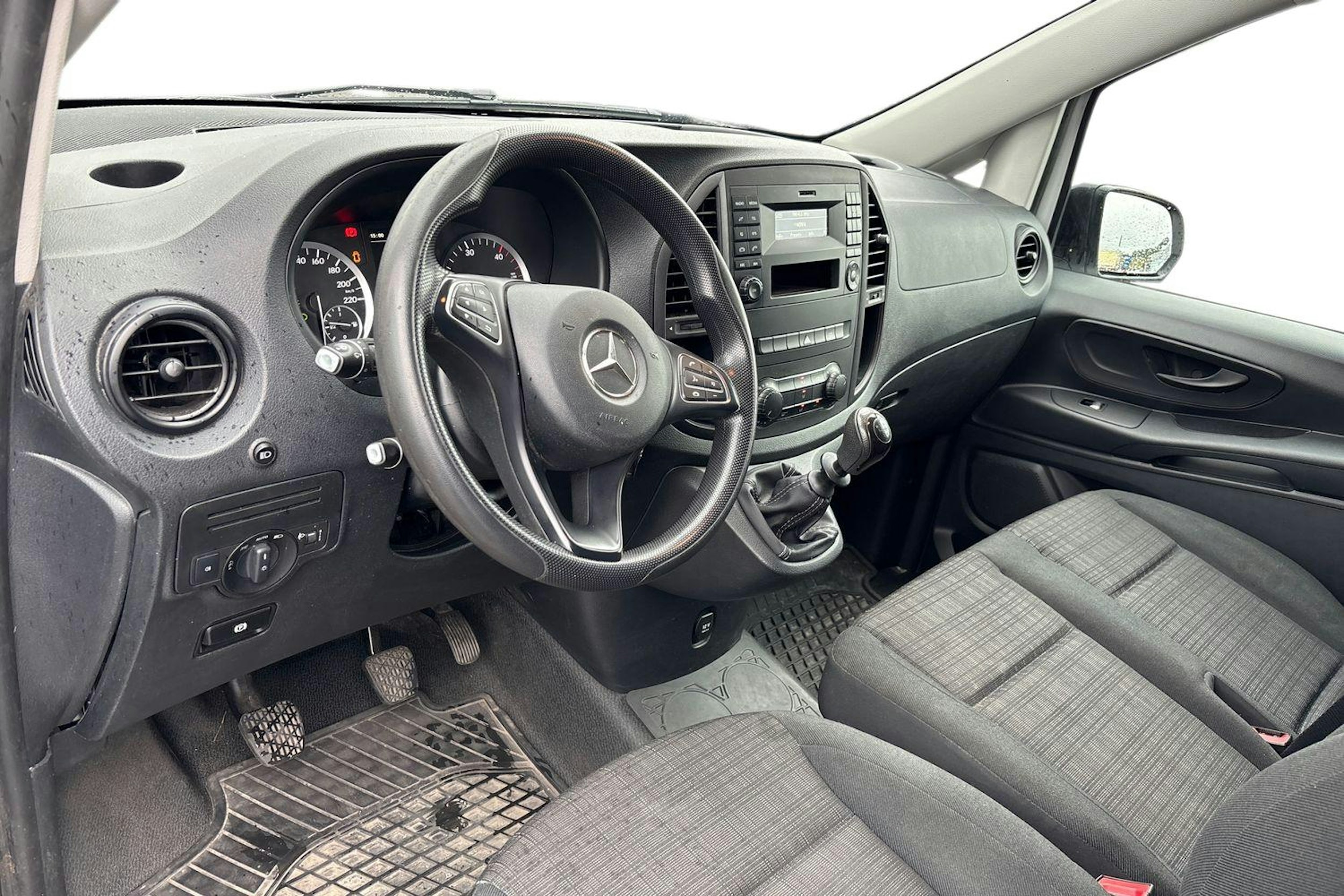 Valkoinen Mercedes-Benz VITO 2018 kuva 3.