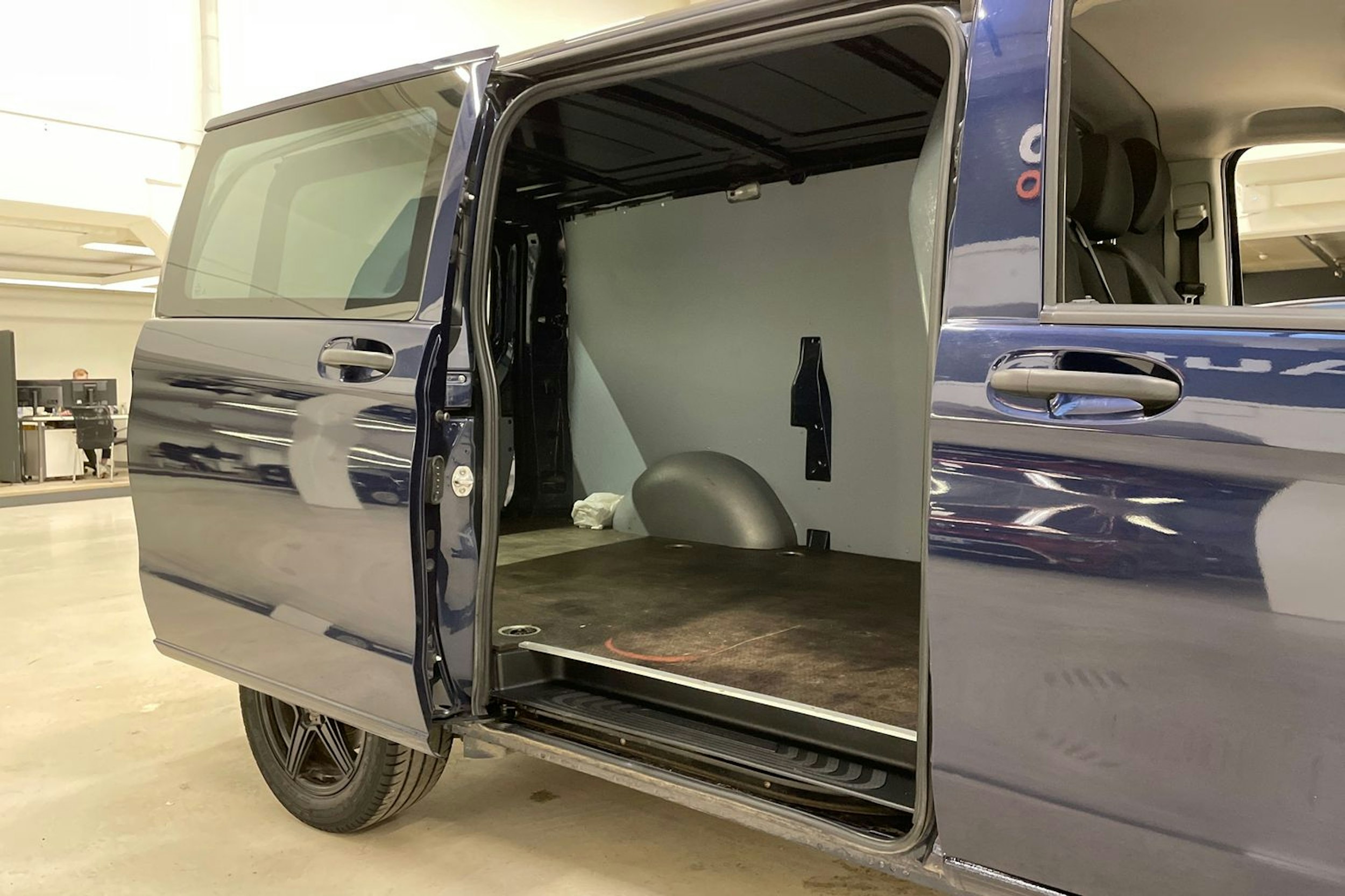 sininen Mercedes-Benz Vito 2018 kuva 16.