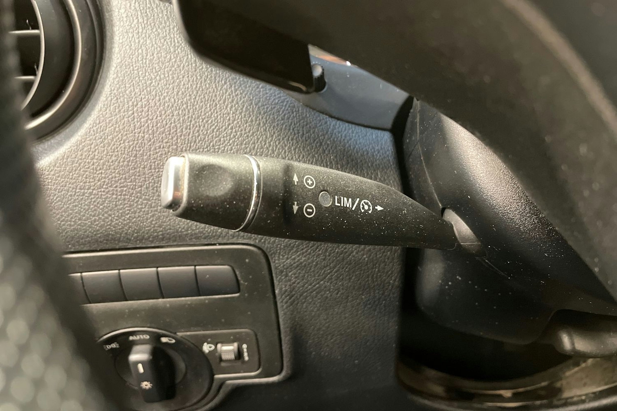 sininen Mercedes-Benz Vito 2018 kuva 23.