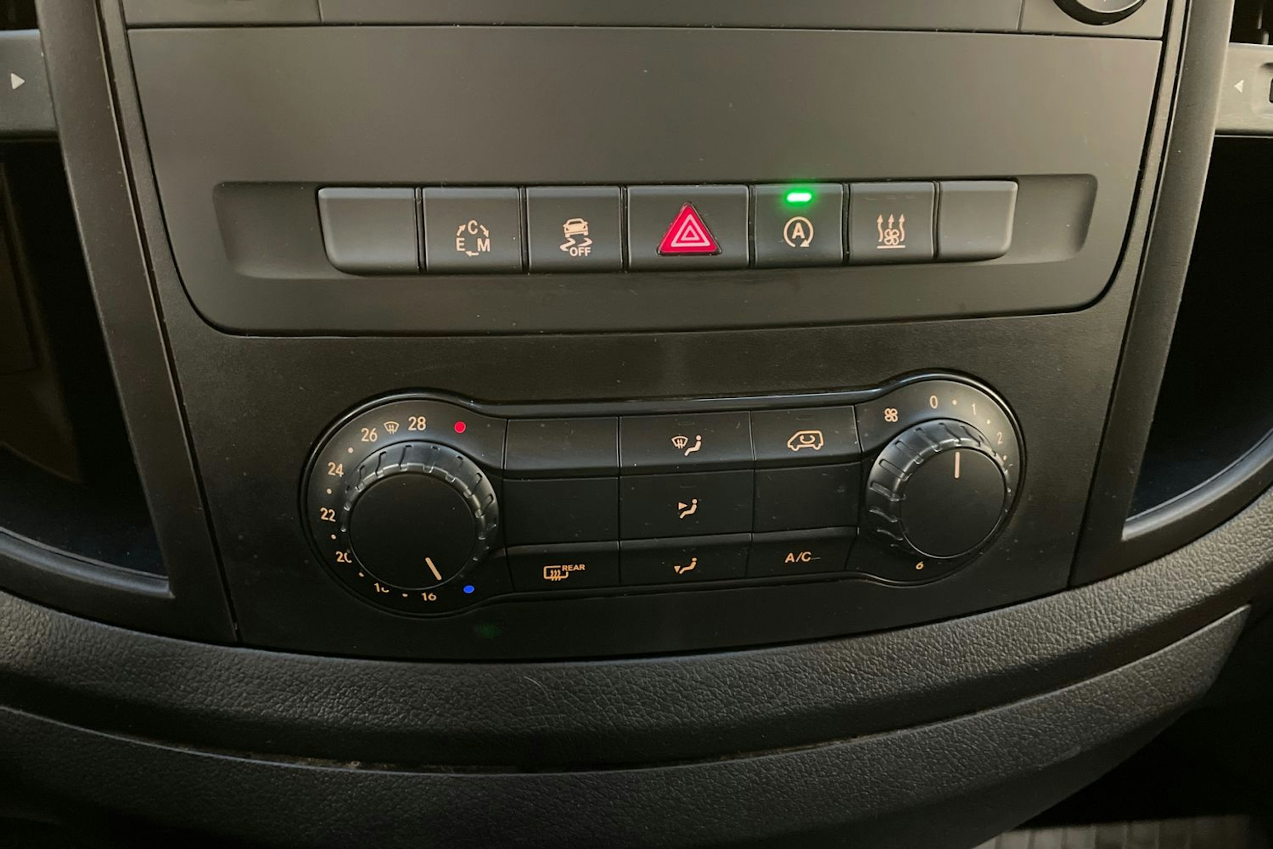 sininen Mercedes-Benz Vito 2018 kuva 24.