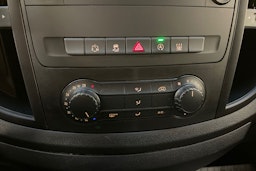 sininen Mercedes-Benz Vito 2018 kuva 24.
