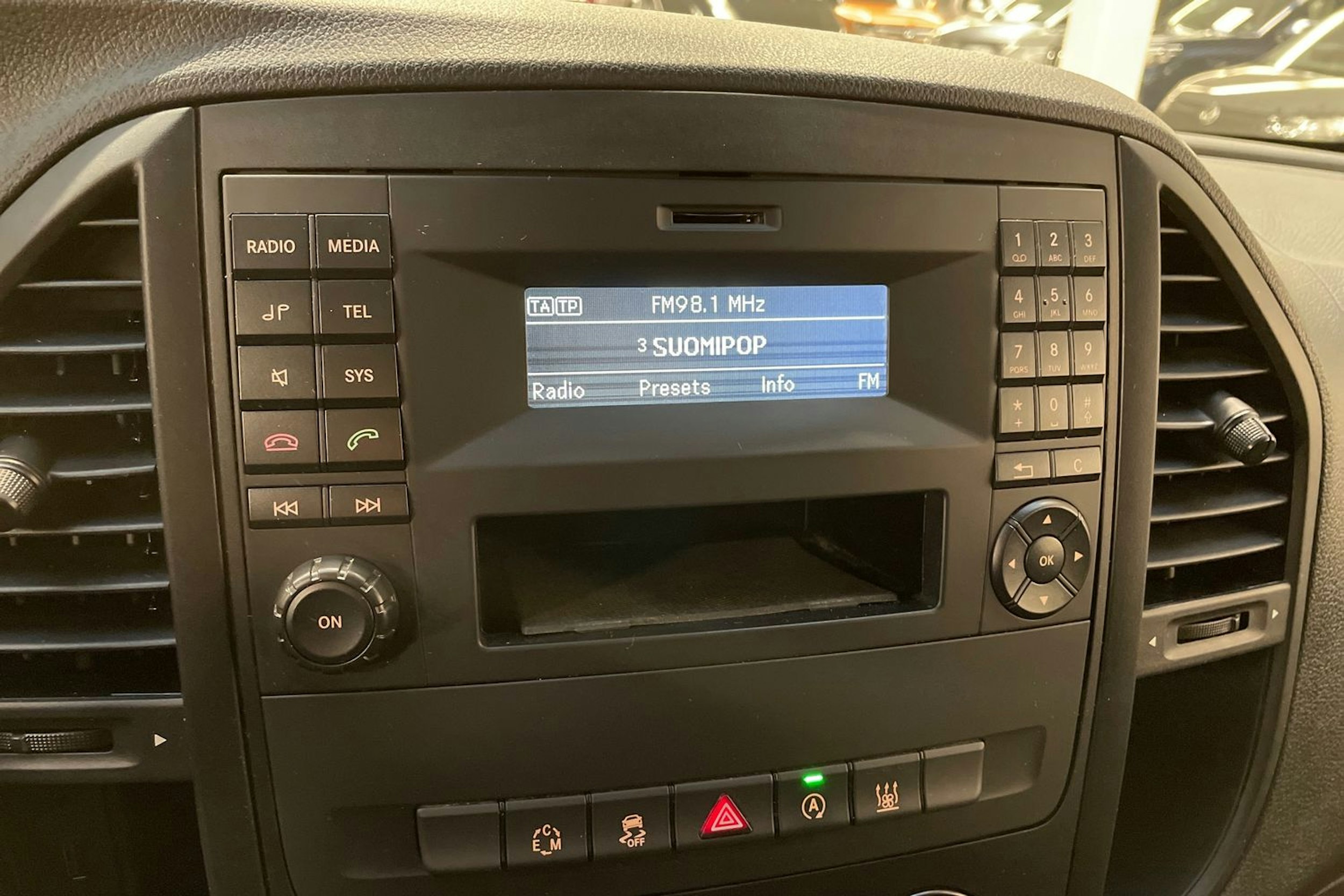 sininen Mercedes-Benz Vito 2018 kuva 25.