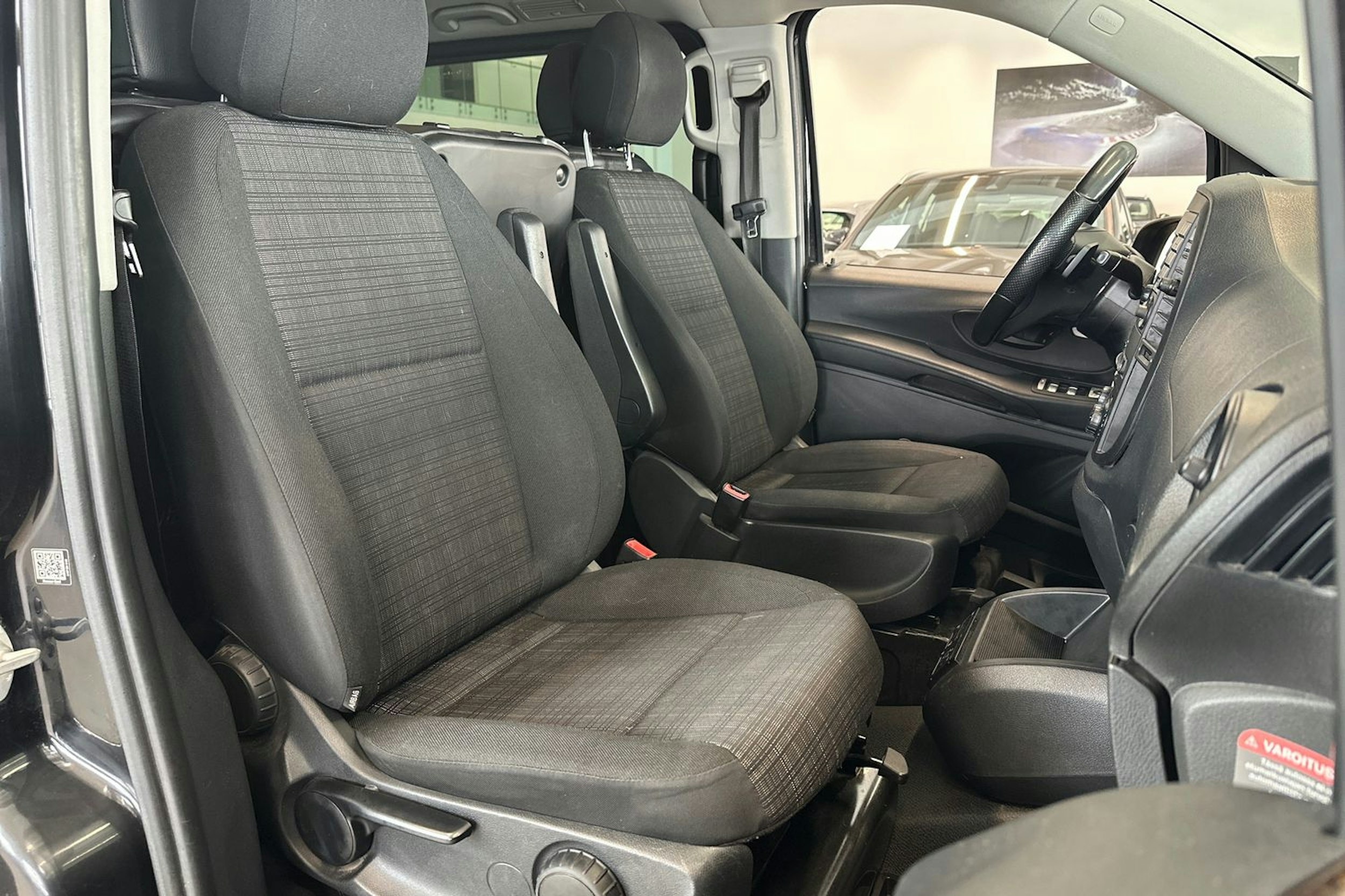 musta Mercedes-Benz Vito 2018 kuva 18.