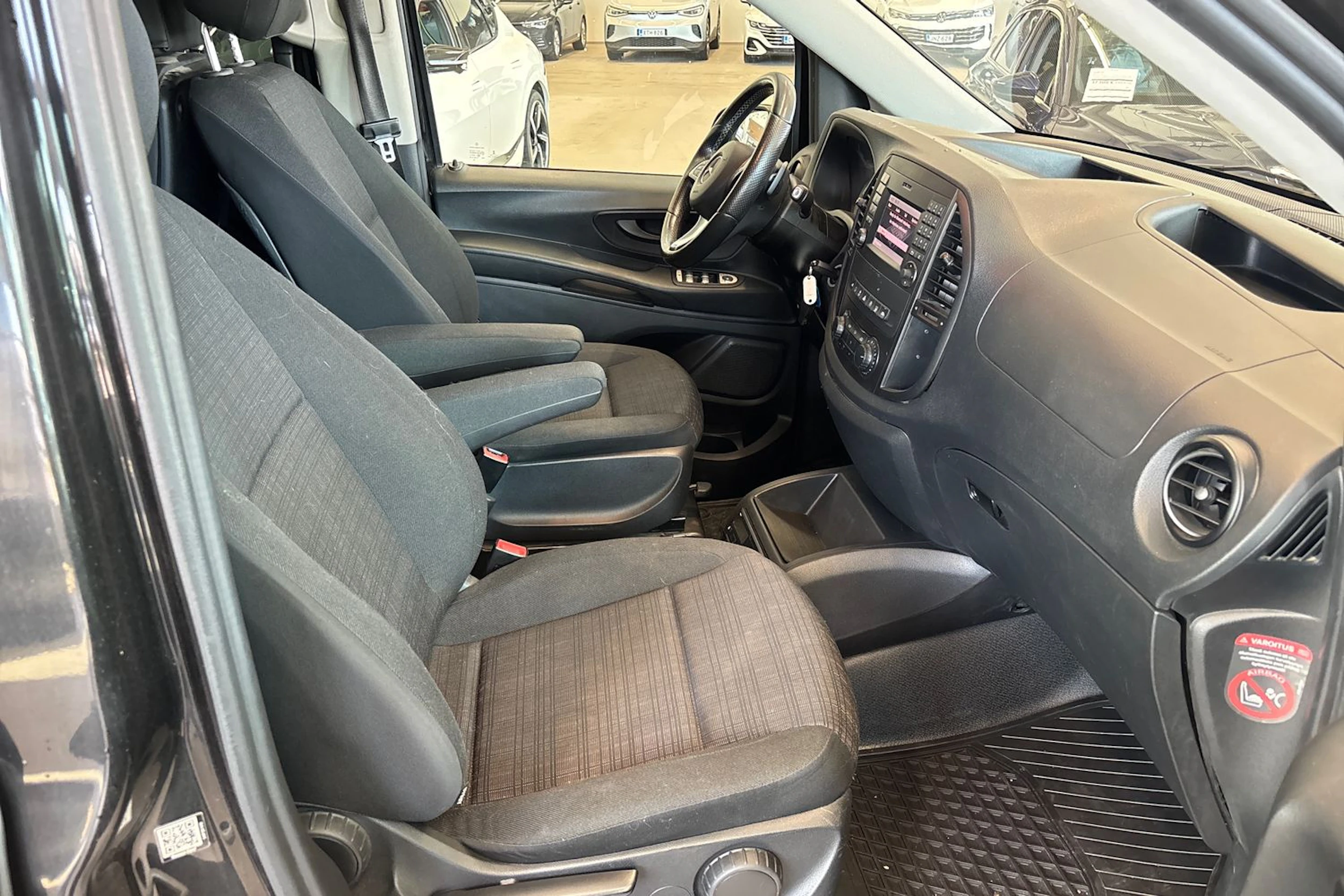 musta Mercedes-Benz Vito 2018 kuva 33.