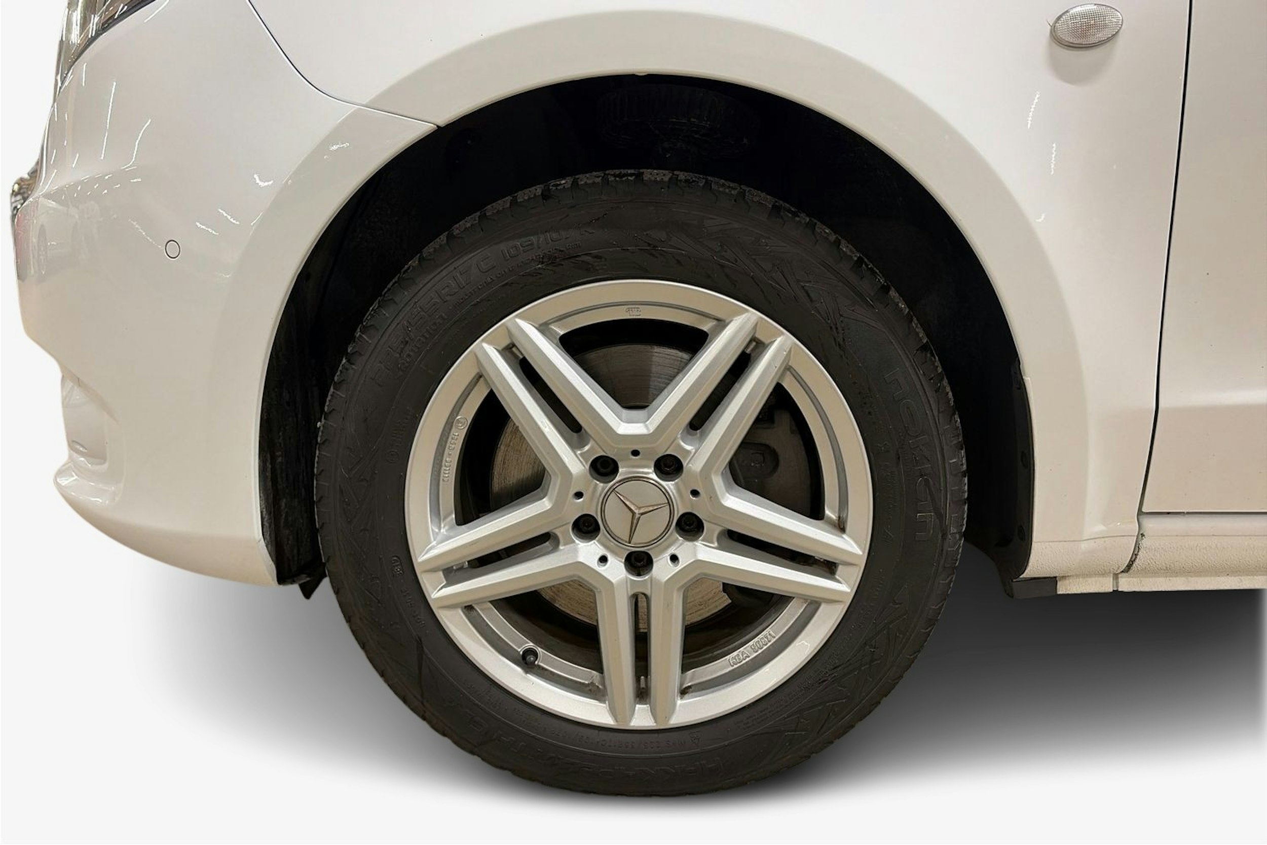 valkoinen Mercedes-Benz Vito 2019 kuva 12.