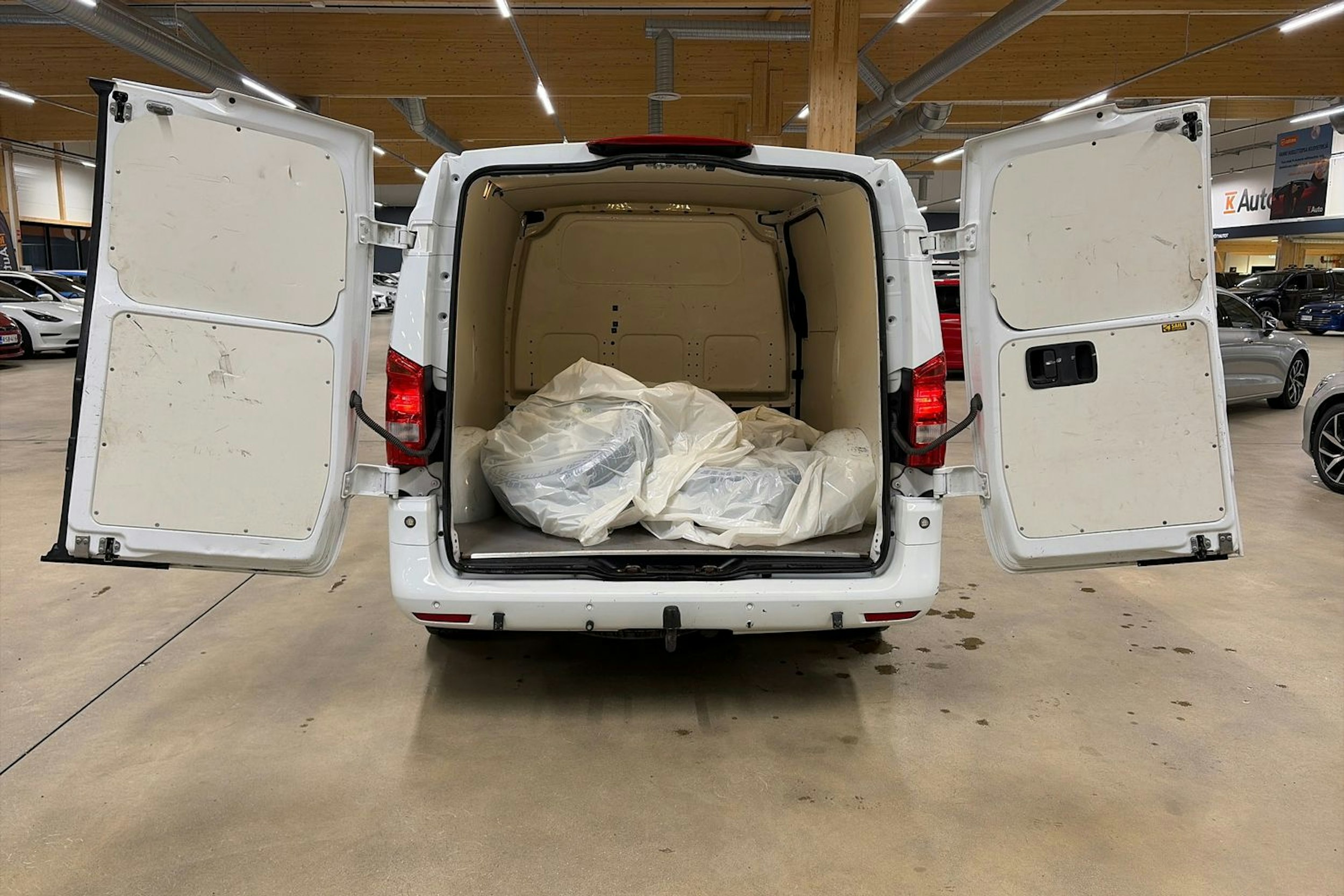valkoinen Mercedes-Benz Vito 2019 kuva 16.