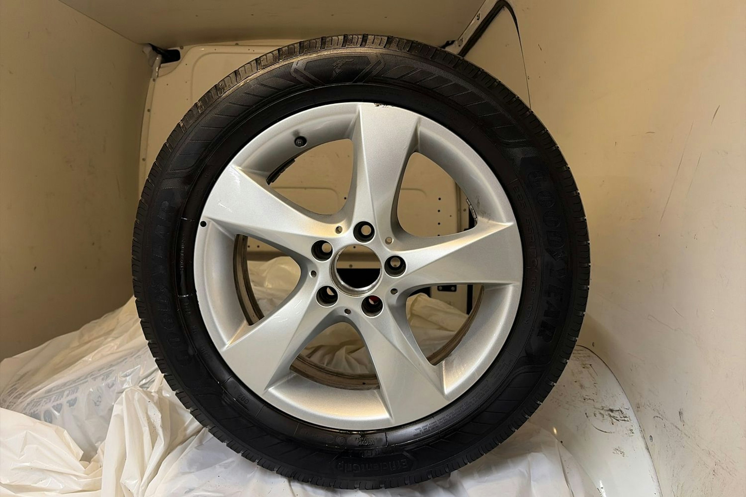 valkoinen Mercedes-Benz Vito 2019 kuva 17.