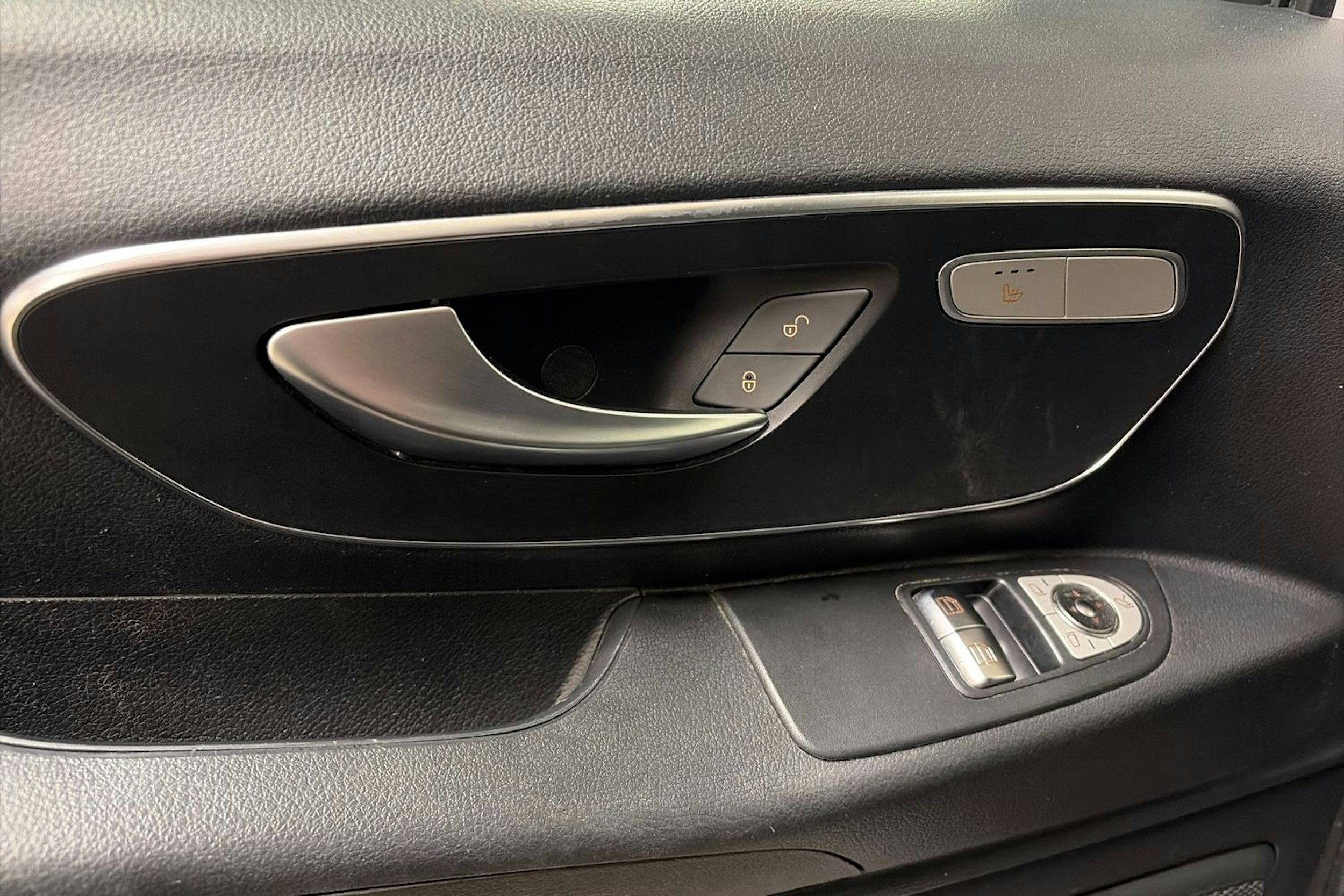 valkoinen Mercedes-Benz Vito 2019 kuva 18.