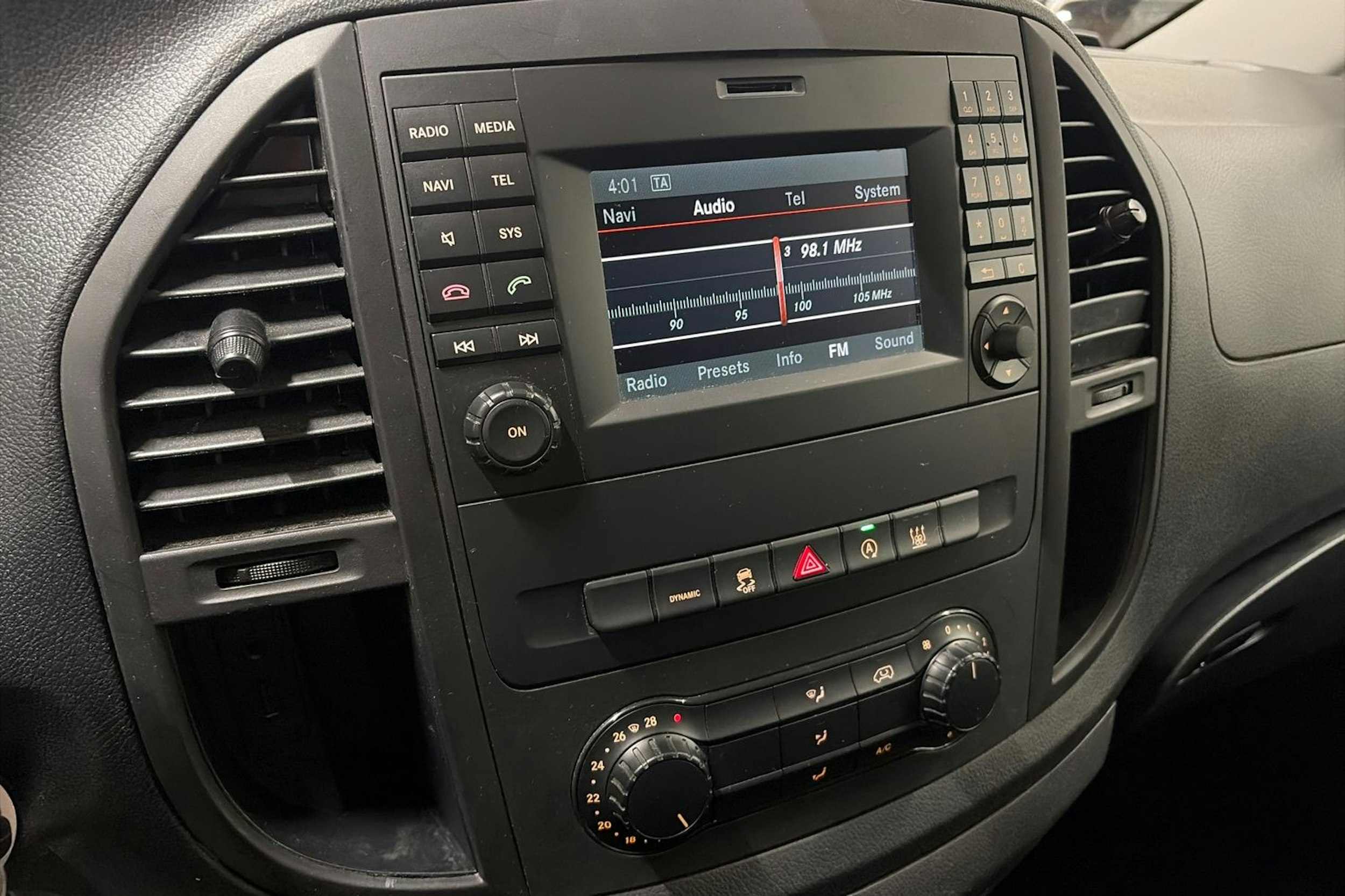 valkoinen Mercedes-Benz Vito 2019 kuva 22.