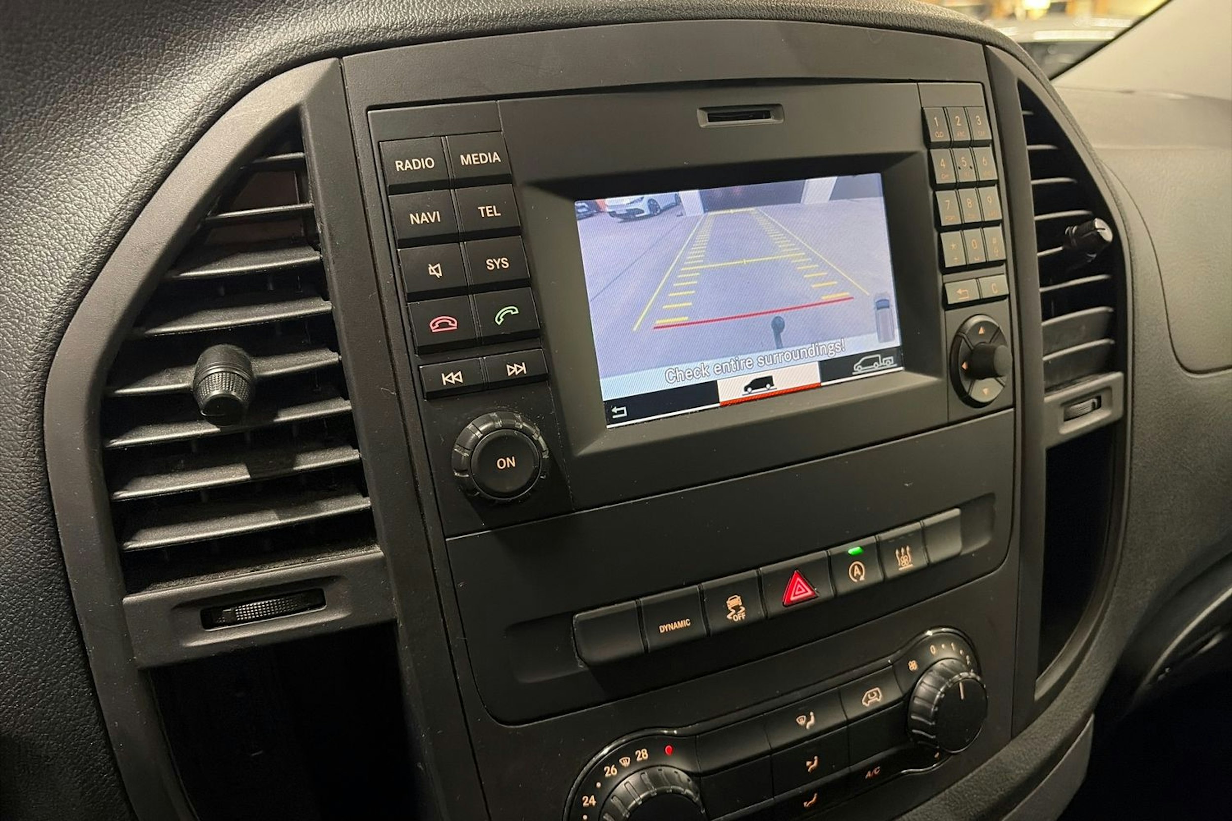 valkoinen Mercedes-Benz Vito 2019 kuva 24.