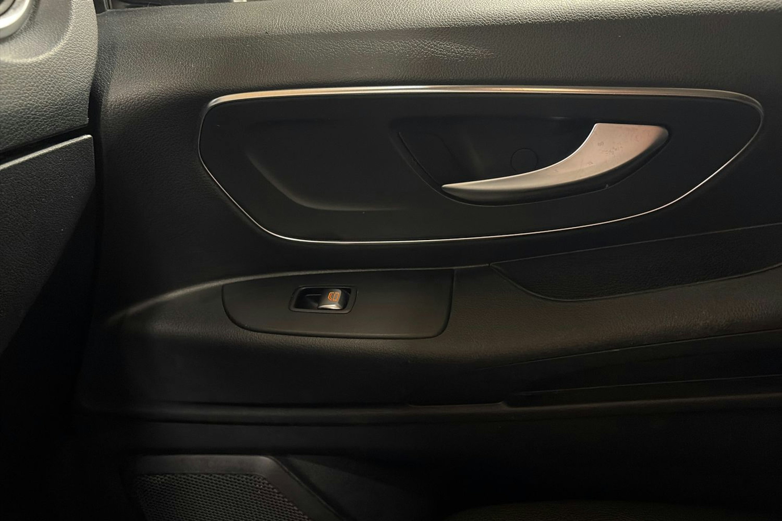 valkoinen Mercedes-Benz Vito 2019 kuva 28.