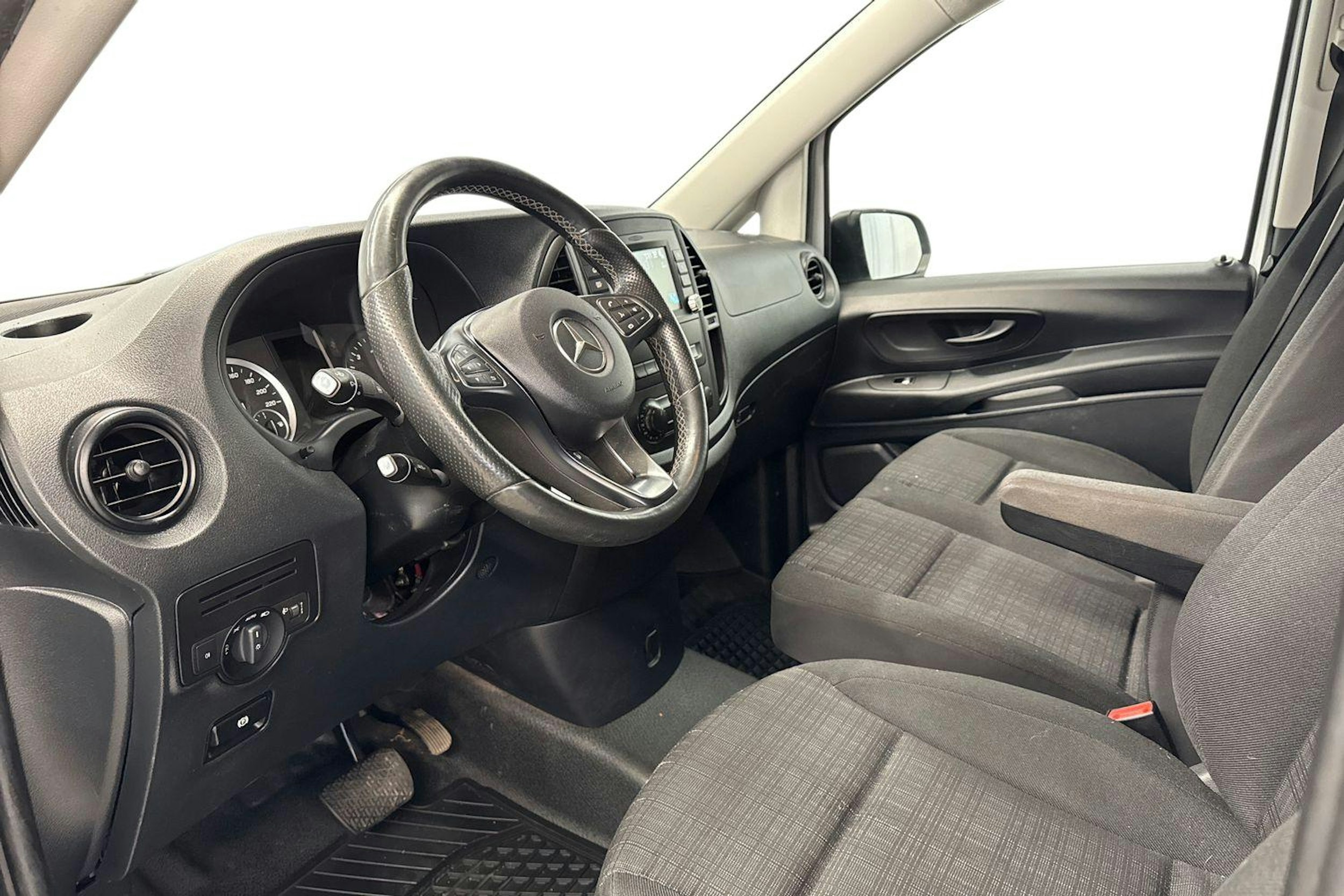 valkoinen Mercedes-Benz Vito 2019 kuva 8.