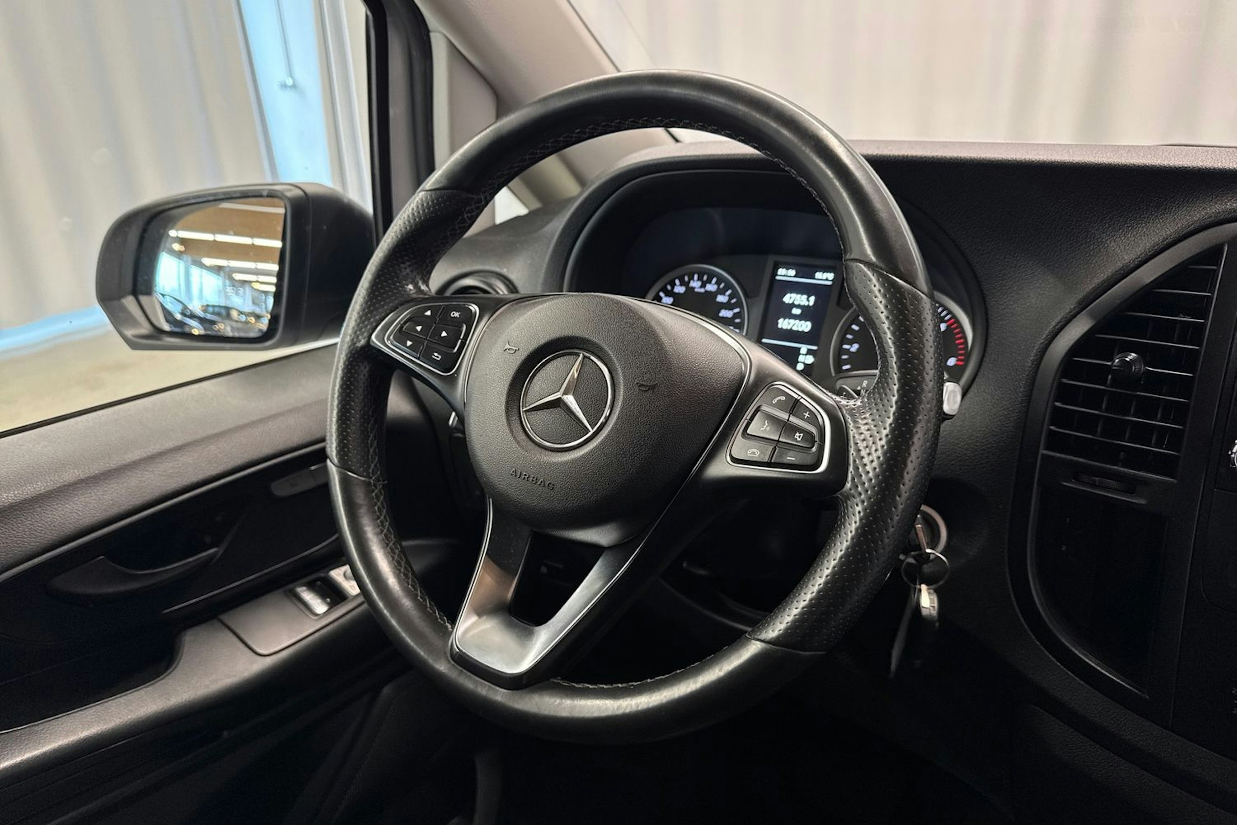 valkoinen Mercedes-Benz Vito 2019 kuva 13.