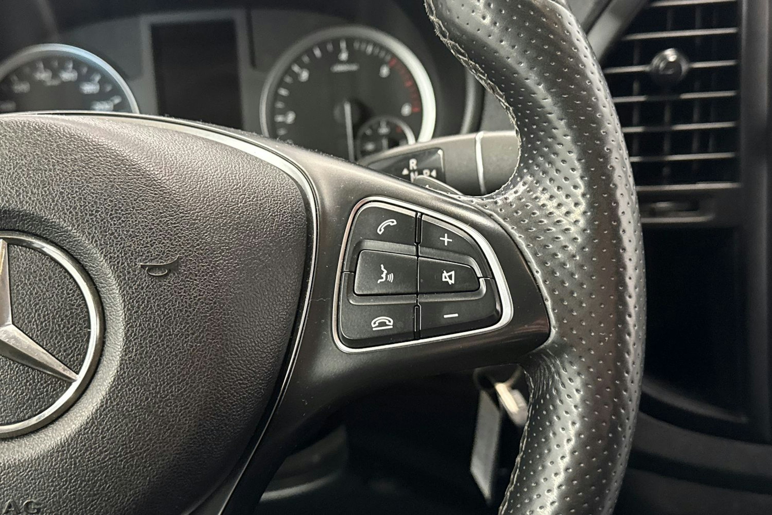 valkoinen Mercedes-Benz Vito 2019 kuva 17.