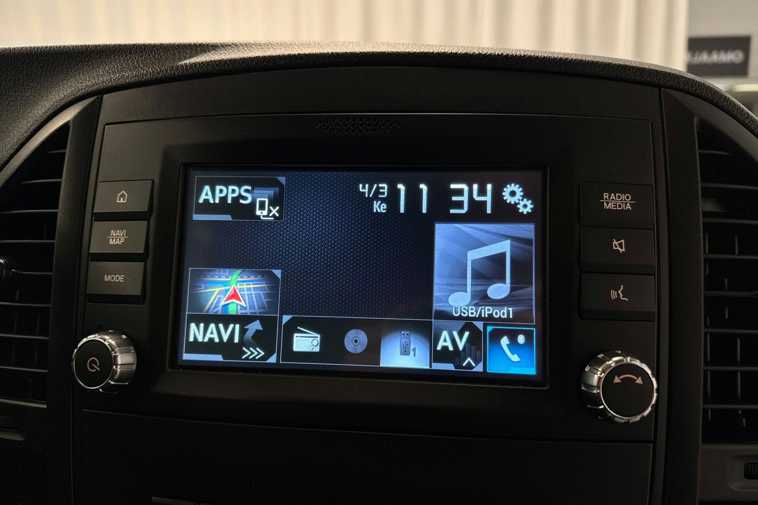 valkoinen Mercedes-Benz Vito 2019 kuva 18.