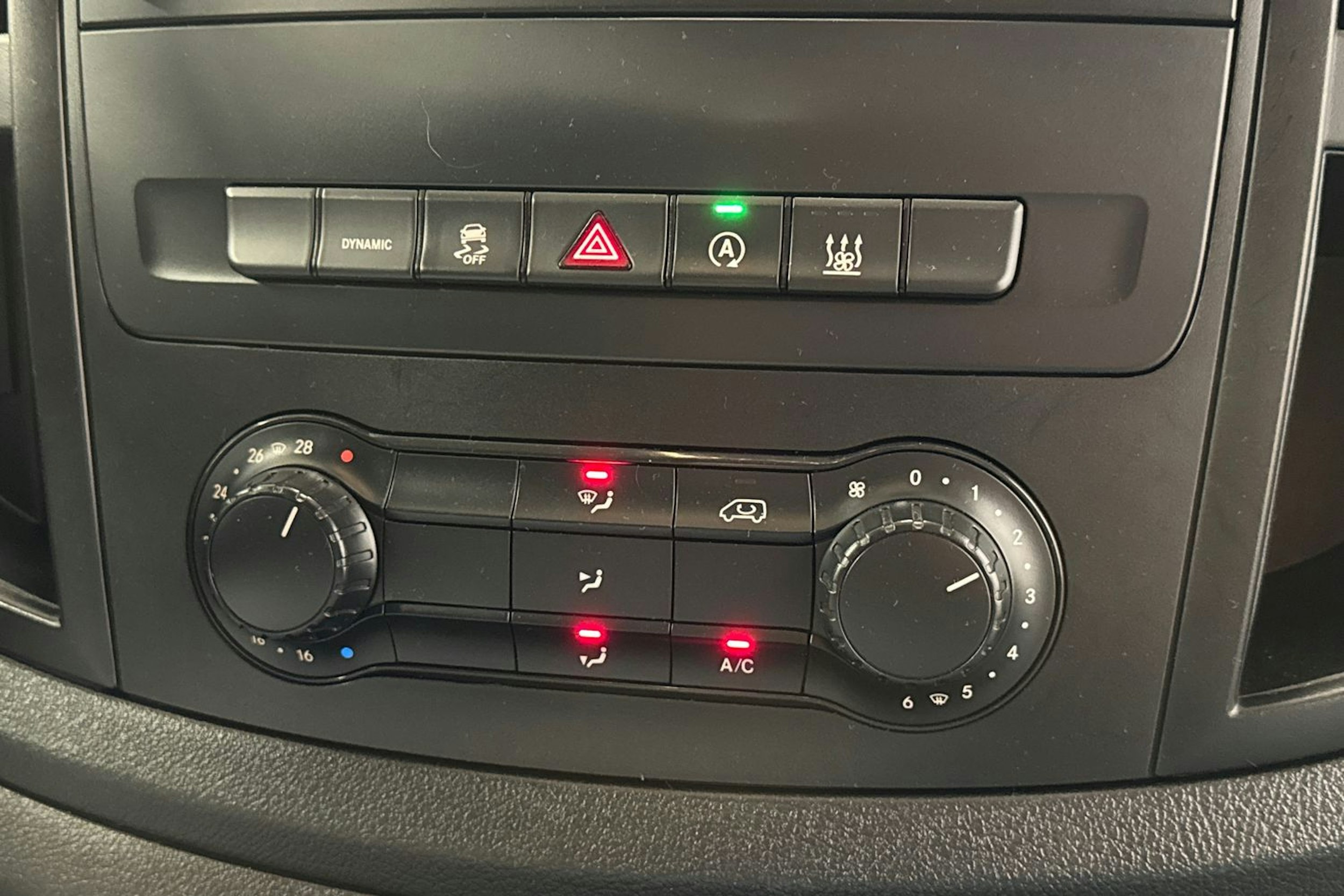 valkoinen Mercedes-Benz Vito 2019 kuva 21.