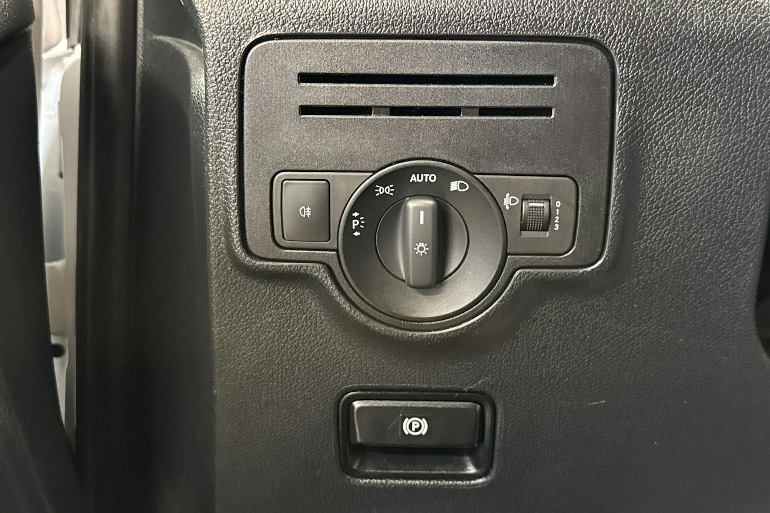 valkoinen Mercedes-Benz Vito 2019 kuva 22.