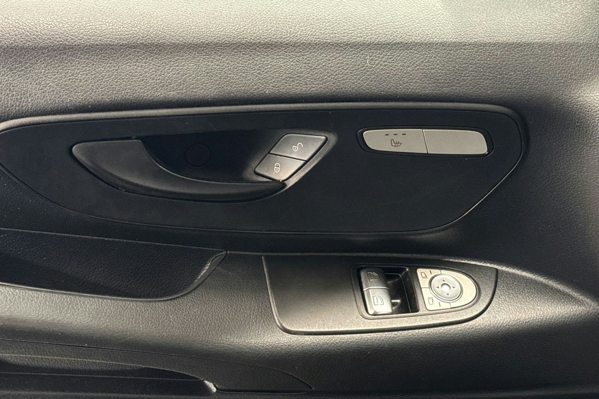 valkoinen Mercedes-Benz Vito 2019 kuva 23.