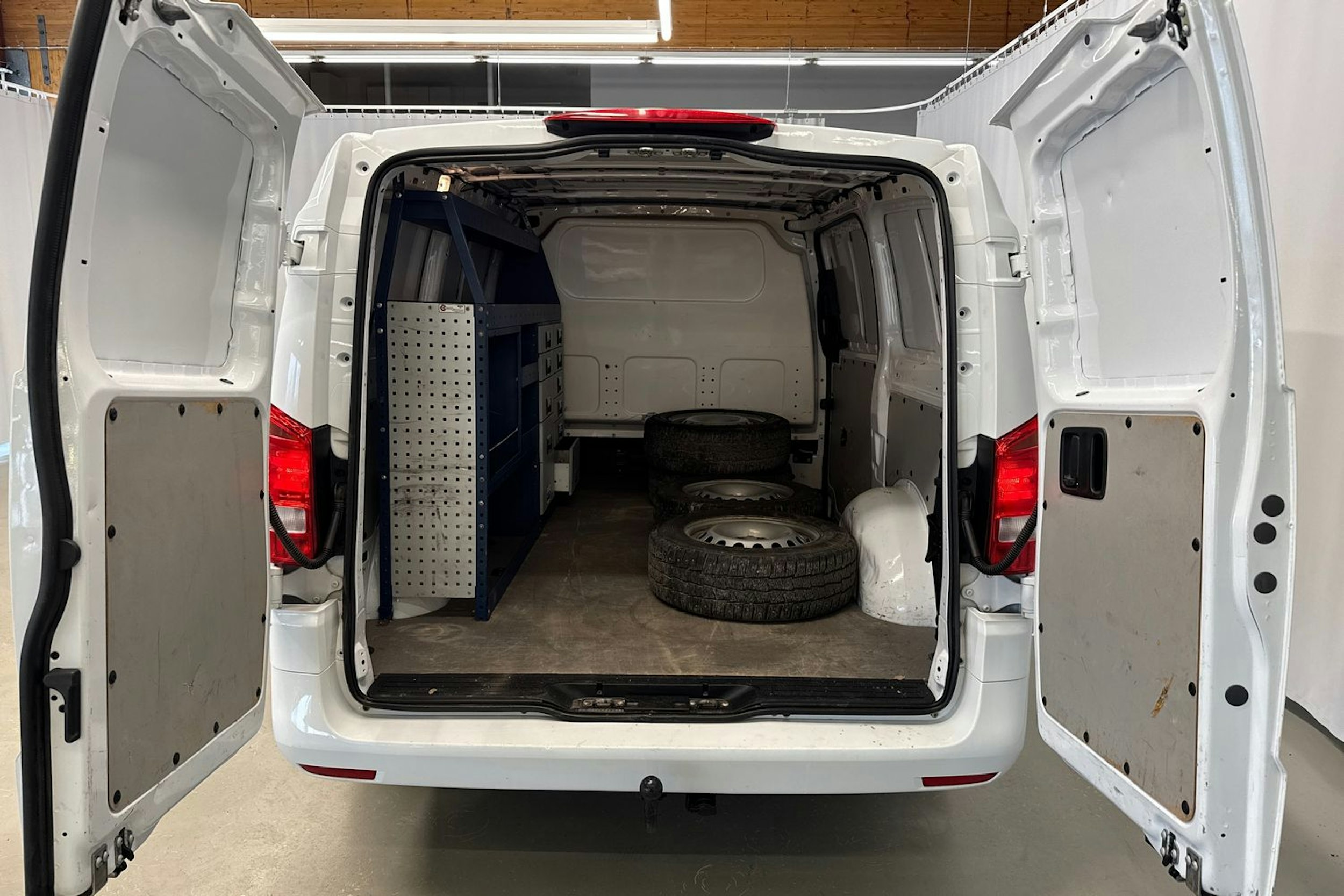 valkoinen Mercedes-Benz Vito 2019 kuva 24.