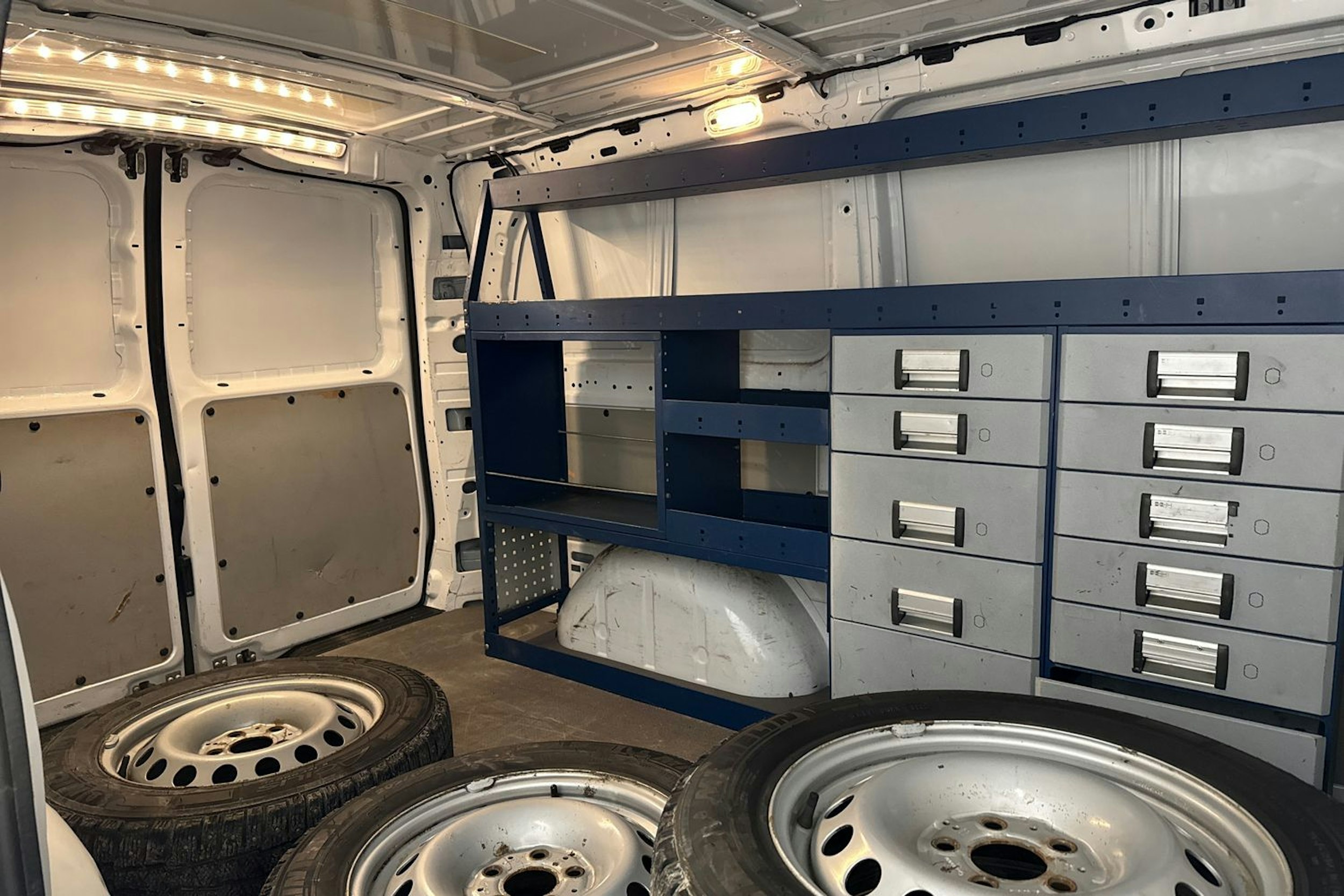 valkoinen Mercedes-Benz Vito 2019 kuva 26.